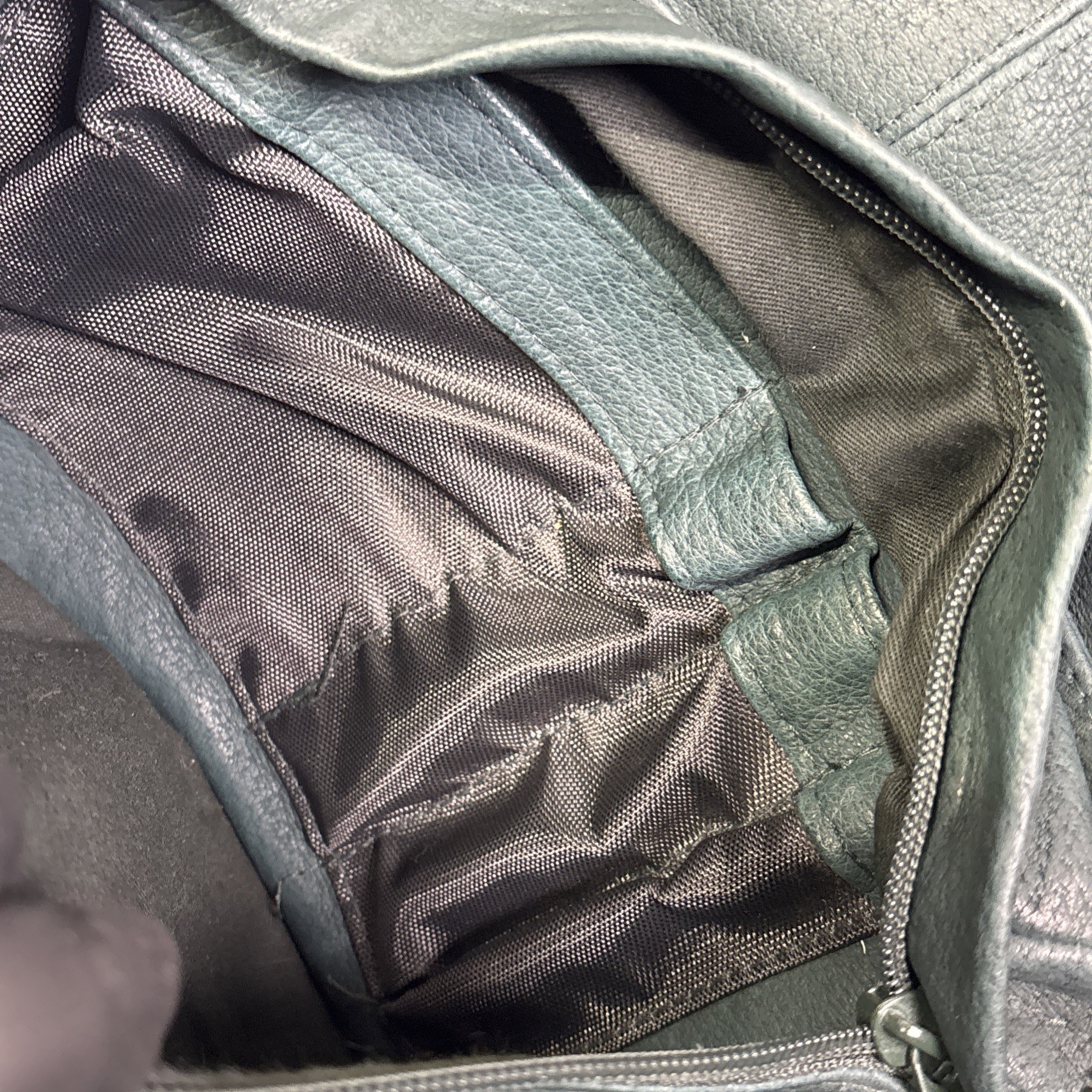 Wilson’s Adventure Bound Green Leather 2 YKK zippered pocket backpack Sunkissed