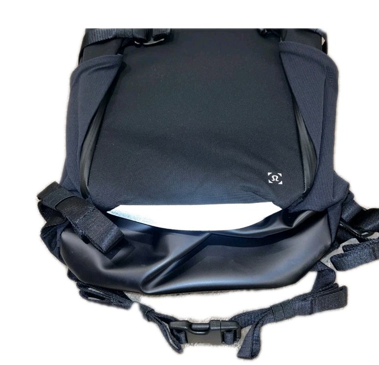 Lululemon Men’s More Miles OS Backpack 25.5L Can accommodate 17″ laptop – Black