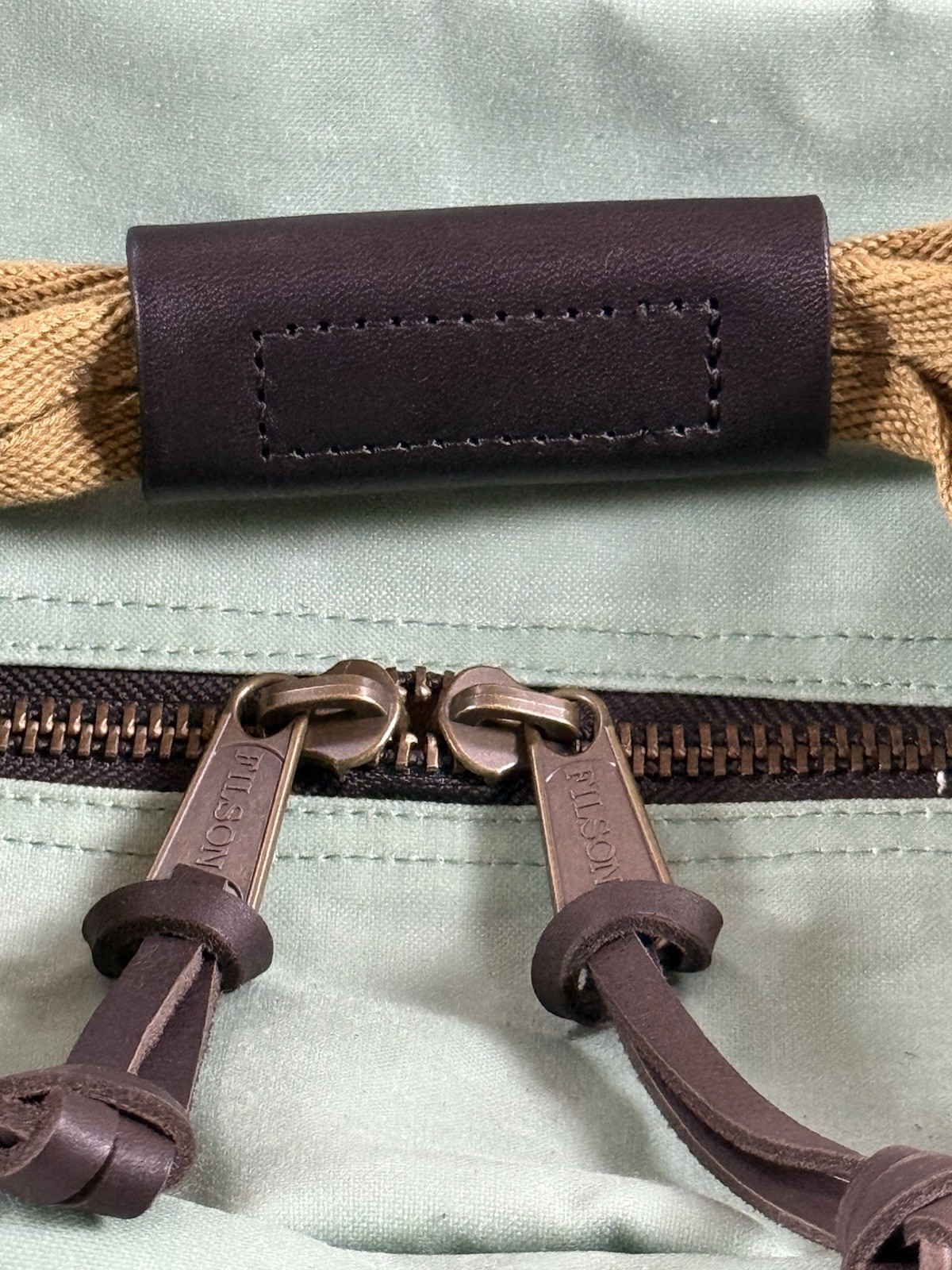 FILSON MEDIUM TIN CLOTH DUFFLE BAG GRANITE GREEN OS NWT