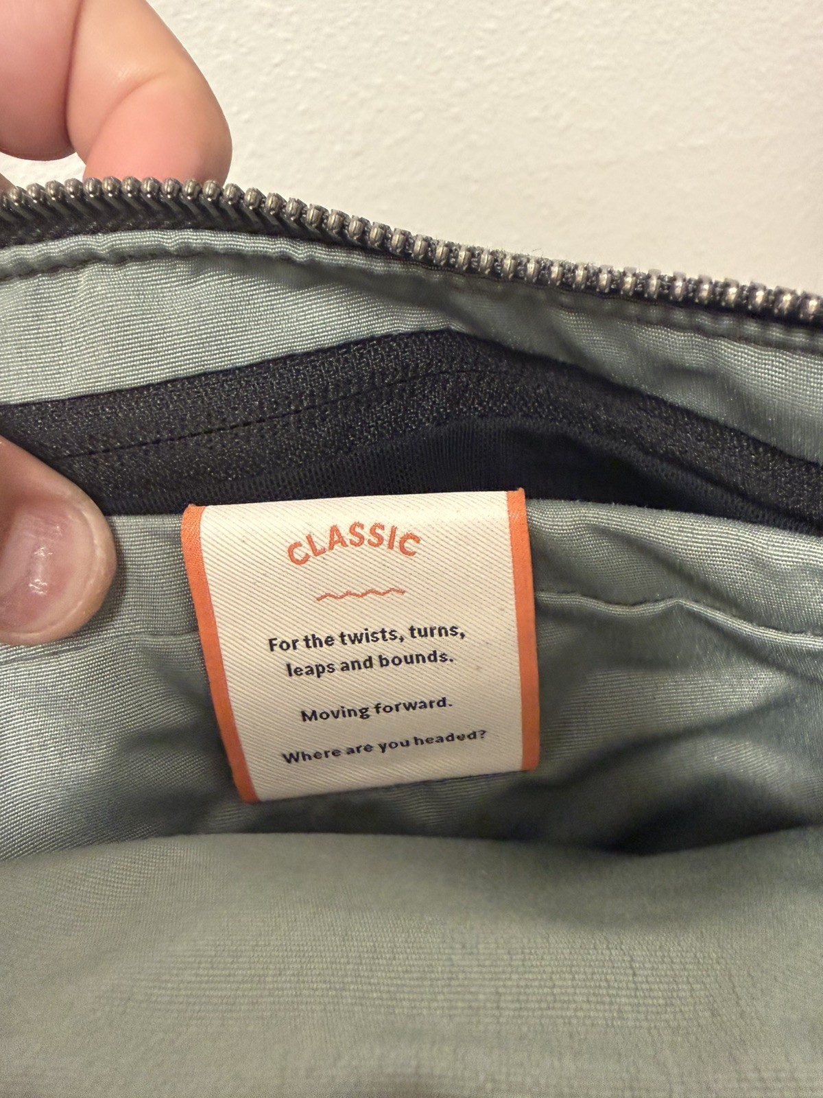 Bellroy Classic Sling 3L Crossbody Sling Bag – Olive – NWOT