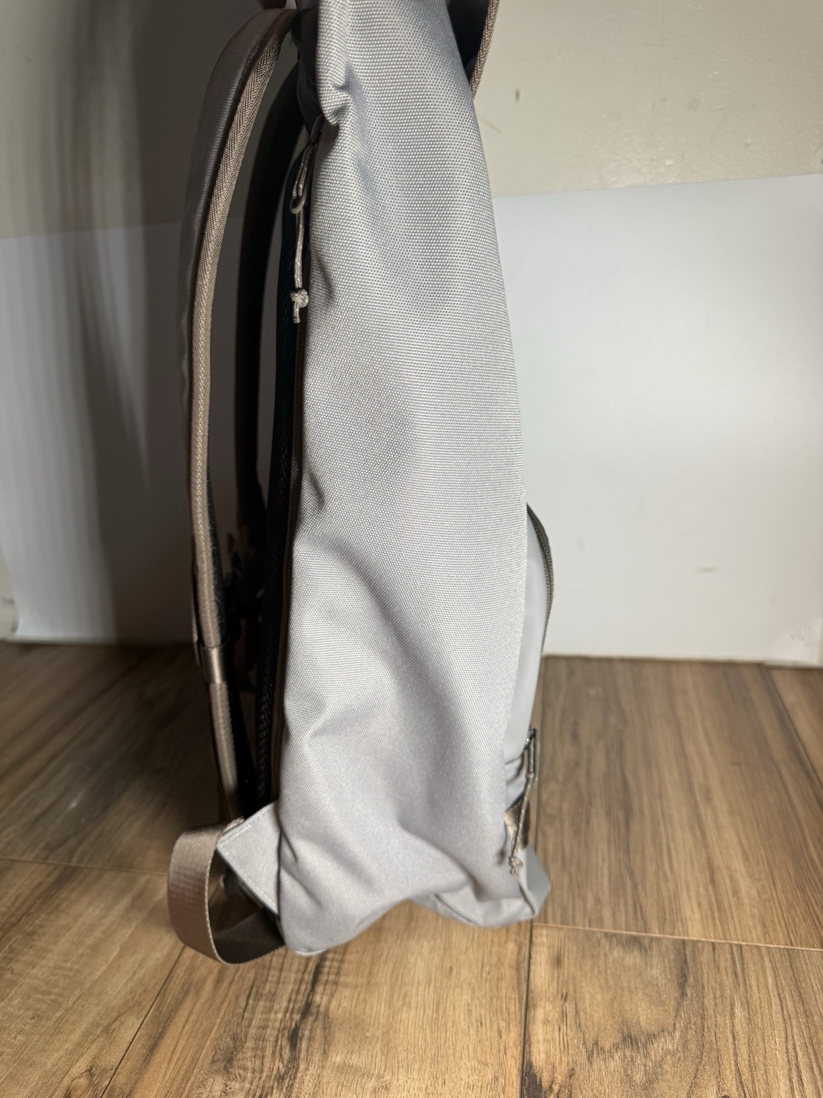 Timbuk2 Spire 2.0 23L Backpack Bike Commuter Bag with Laptop Sleeve Gray