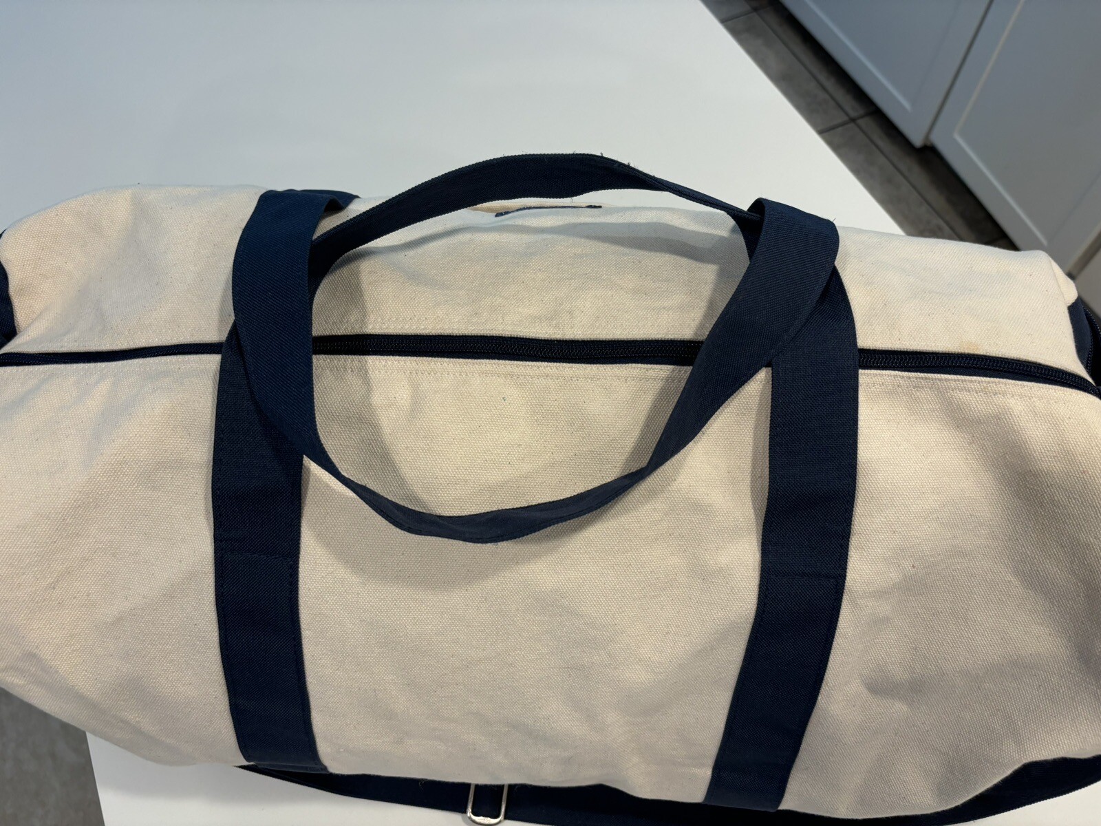 VINEYARD VINES CUSTOM COLLECTION TRUMP MET OPEN CANVAS DUFFLE BAG 22 x 12”