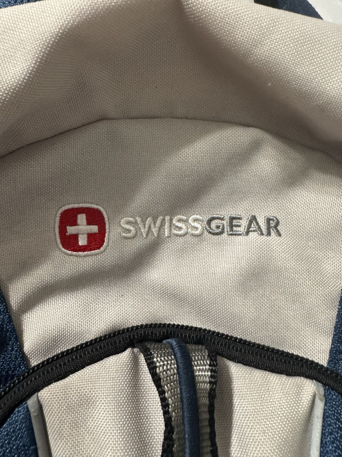 Backpack SWISS GEAR Blue and Gray Headphone pouch Multiple Zippers Hiking Bag.