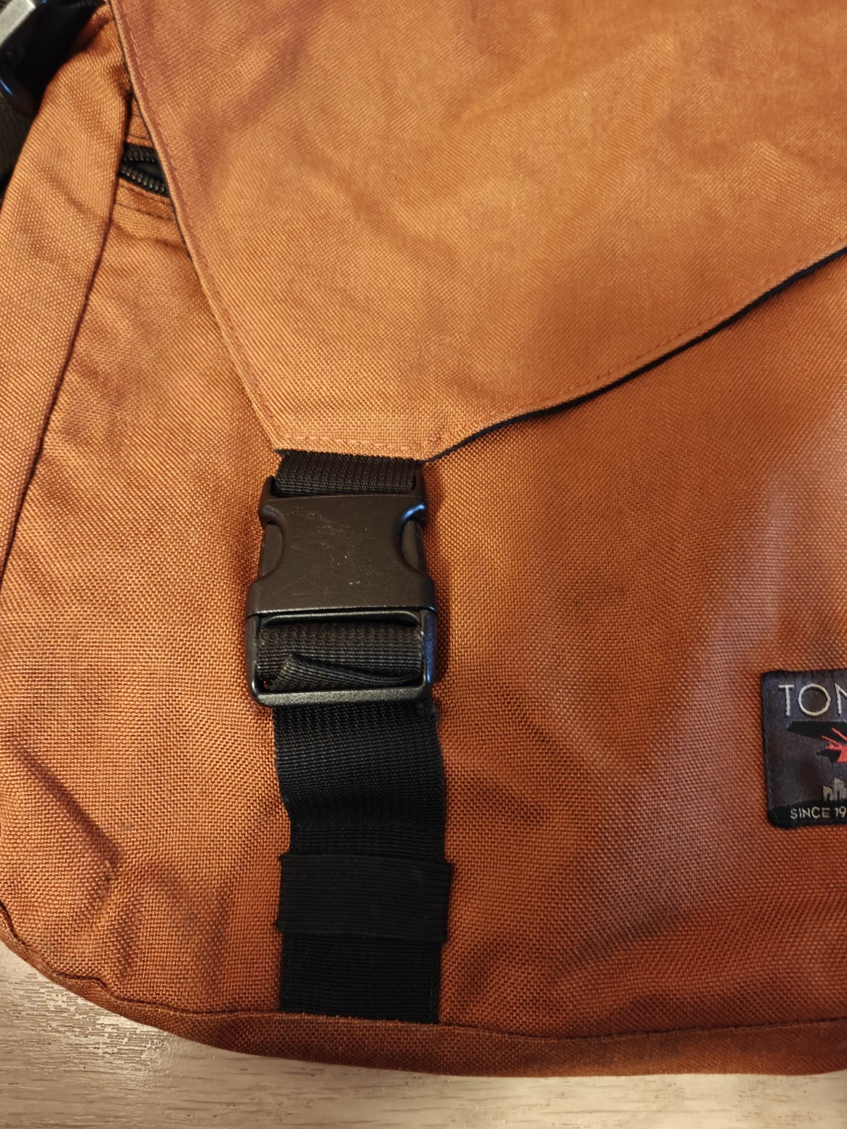 Tom Bihn Medium Cafe Makers Bag Crossbody Burnt Orange Absolute Strap Few Marks
