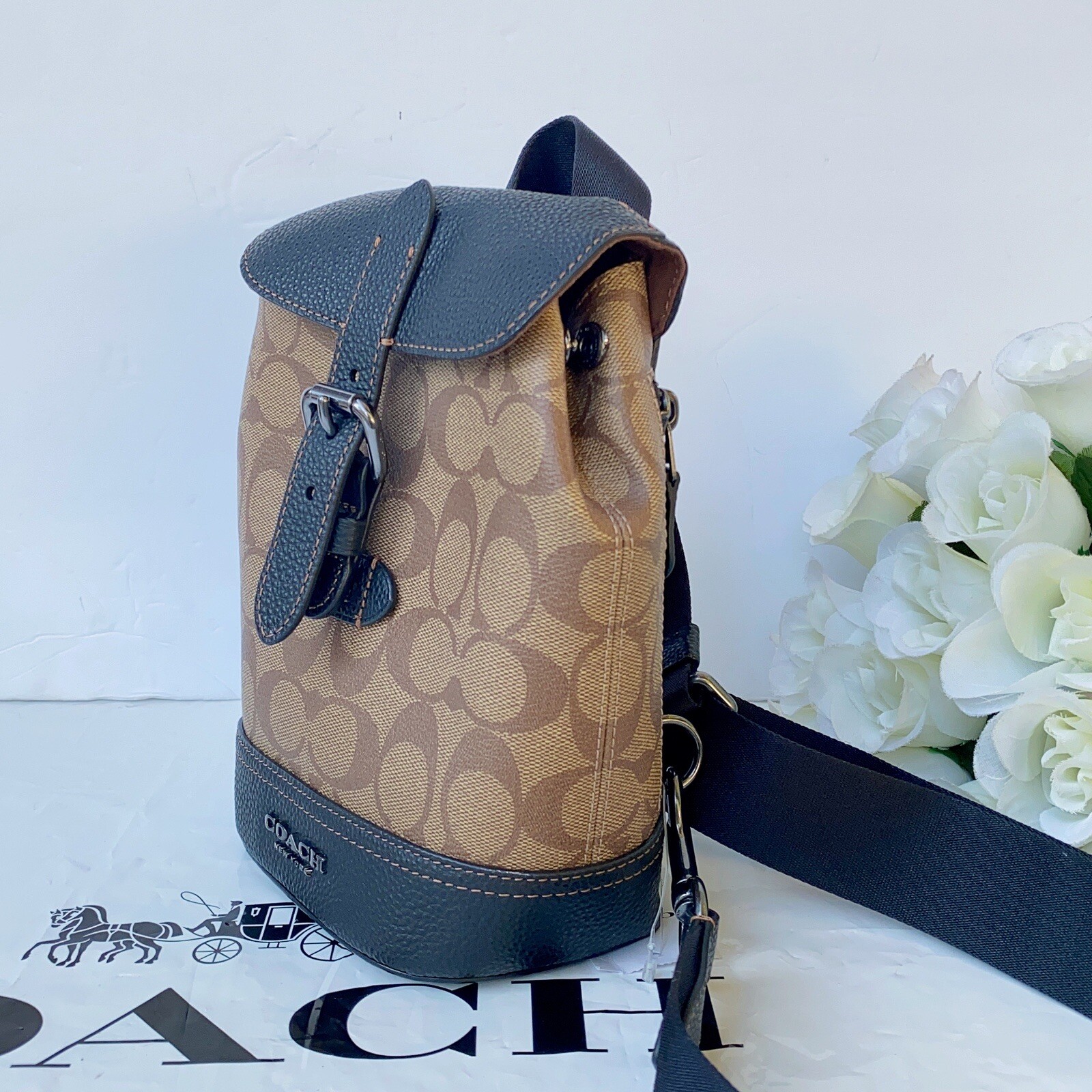 NWT Coach Hudson Small Pack In Signature Canvas CB928
