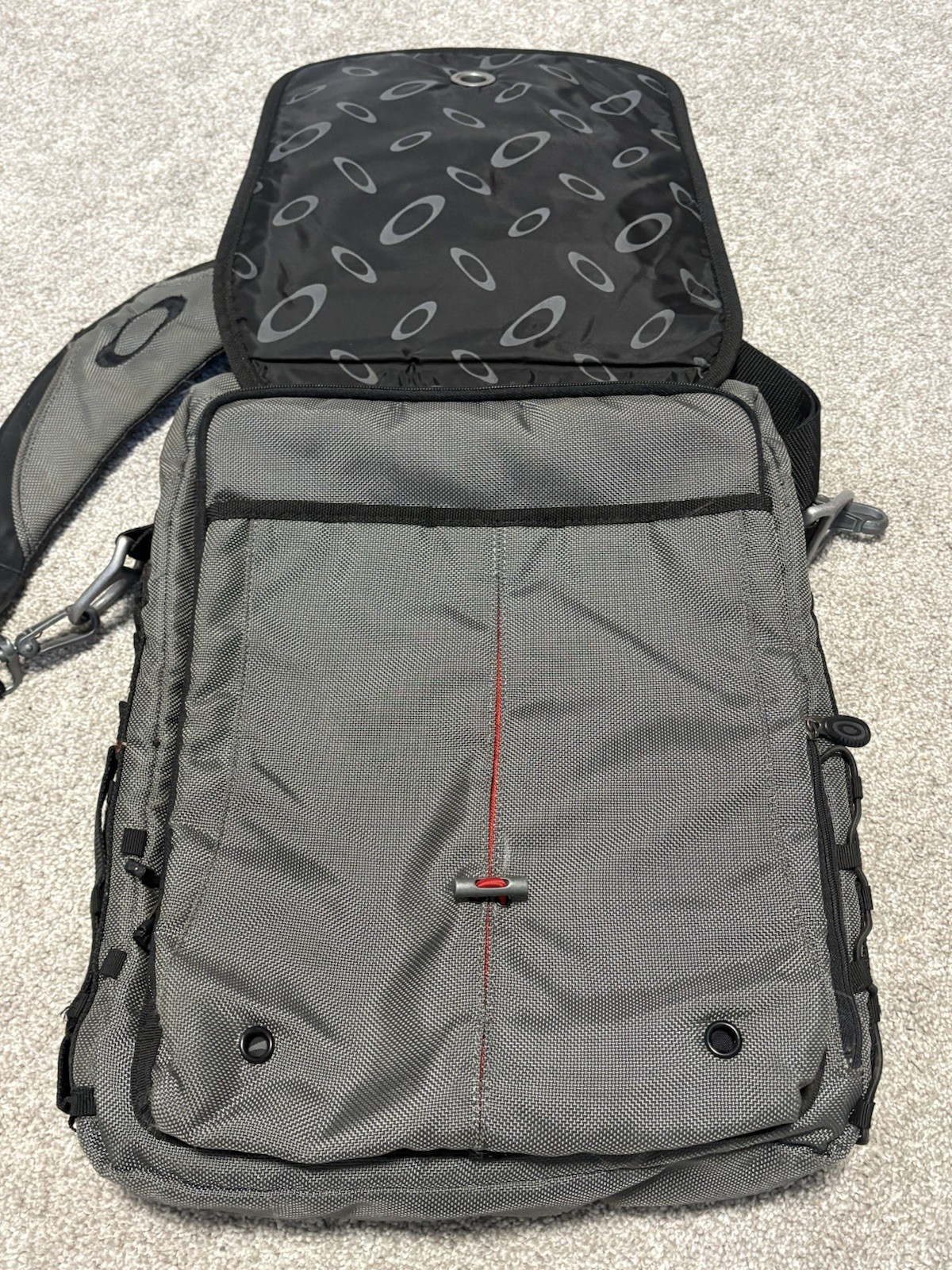 Oakley Tactical Field Gear Vertical Messenger Day Pack Laptop Bag Vtg *Read*
