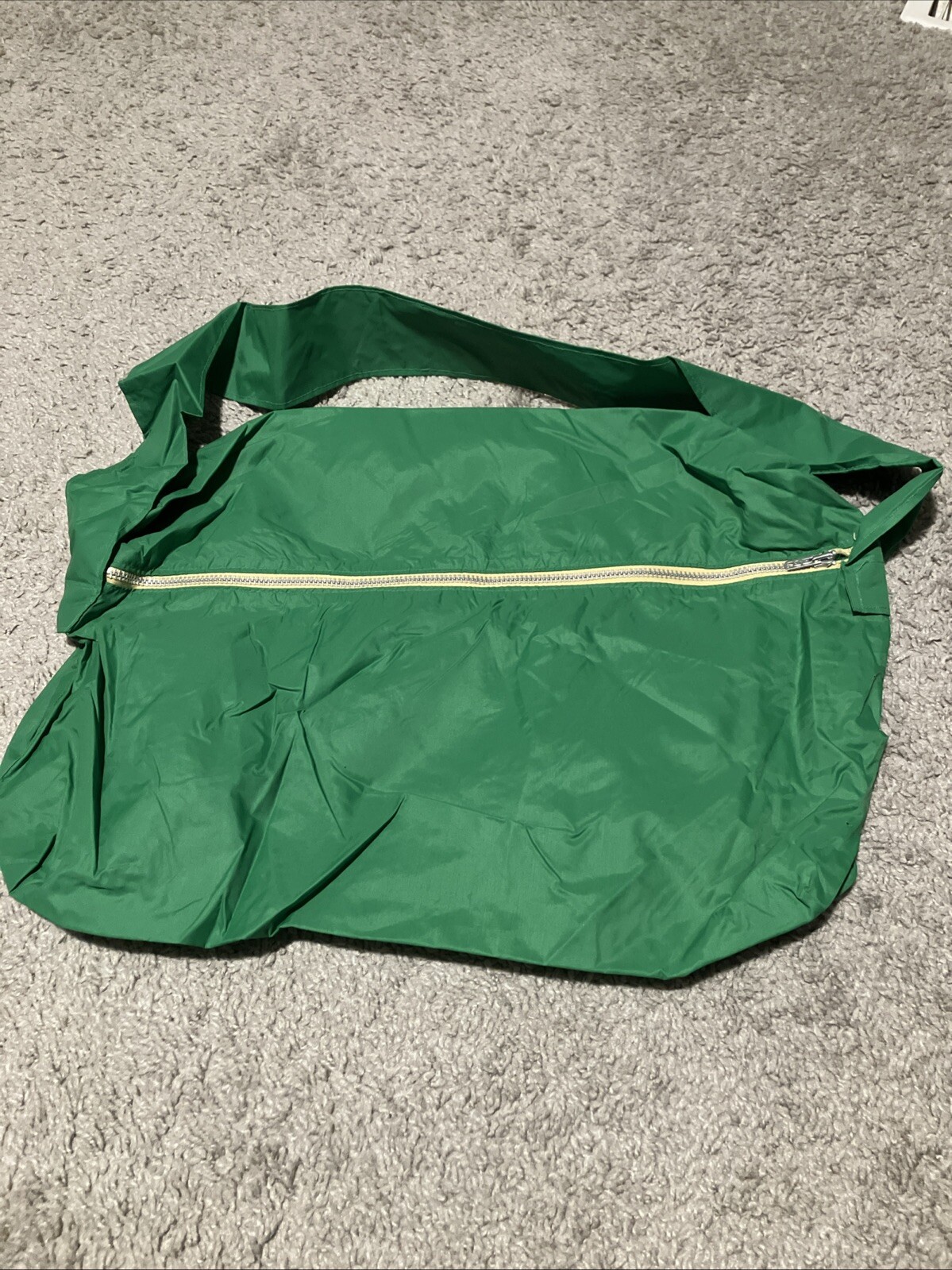 Green Minimalist Lightweight Synthetic Material Messenger Bag