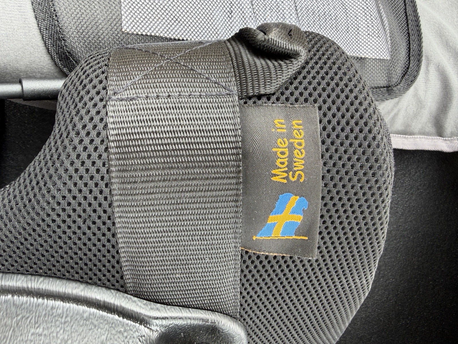 Easyrig Black/Gray Duffle Bag Zip & Buckle Closure Adjustable Shoulder Strap