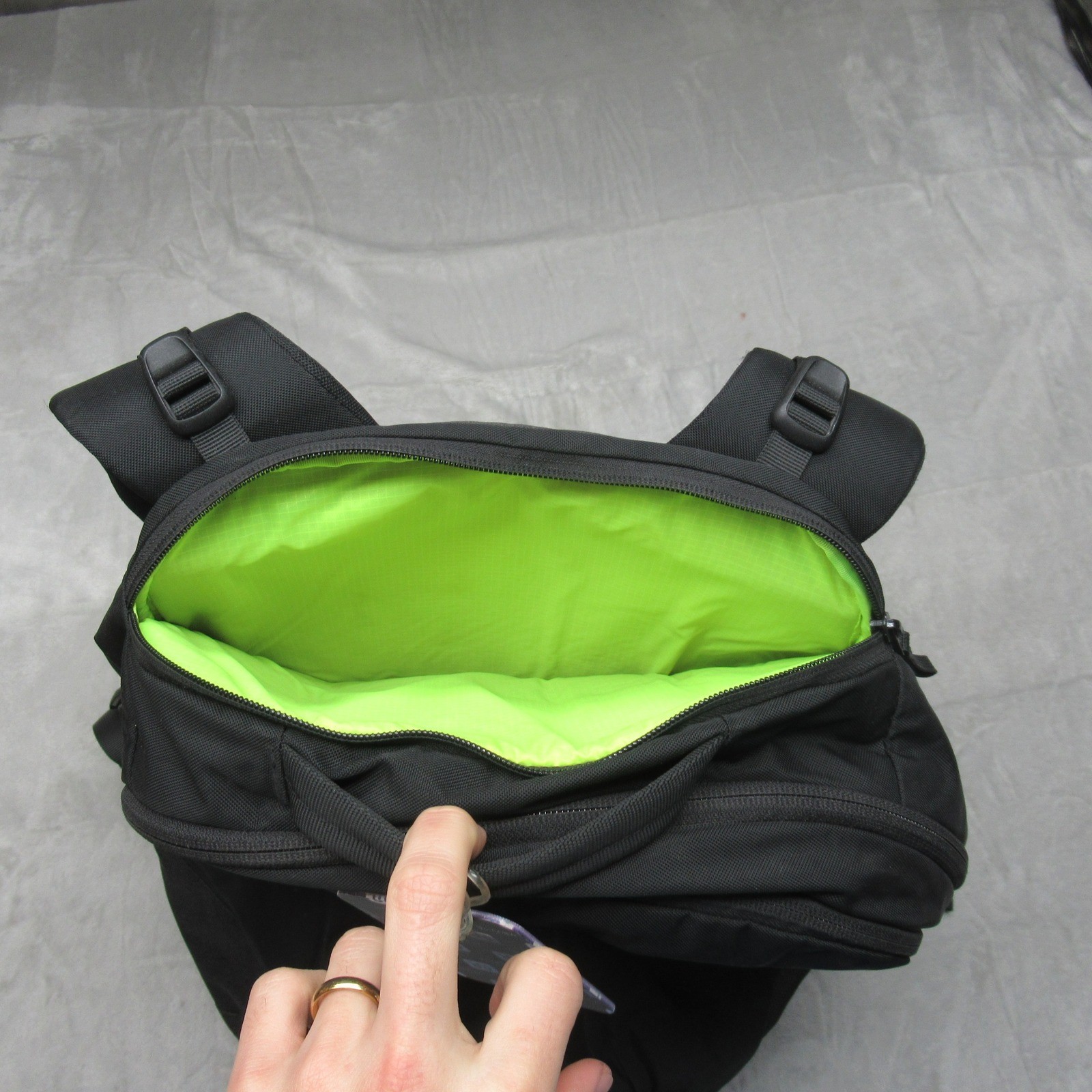 Lululemon Backpack Mens Black Neon Green Lining Multi Pockets Custom LOGO NWD