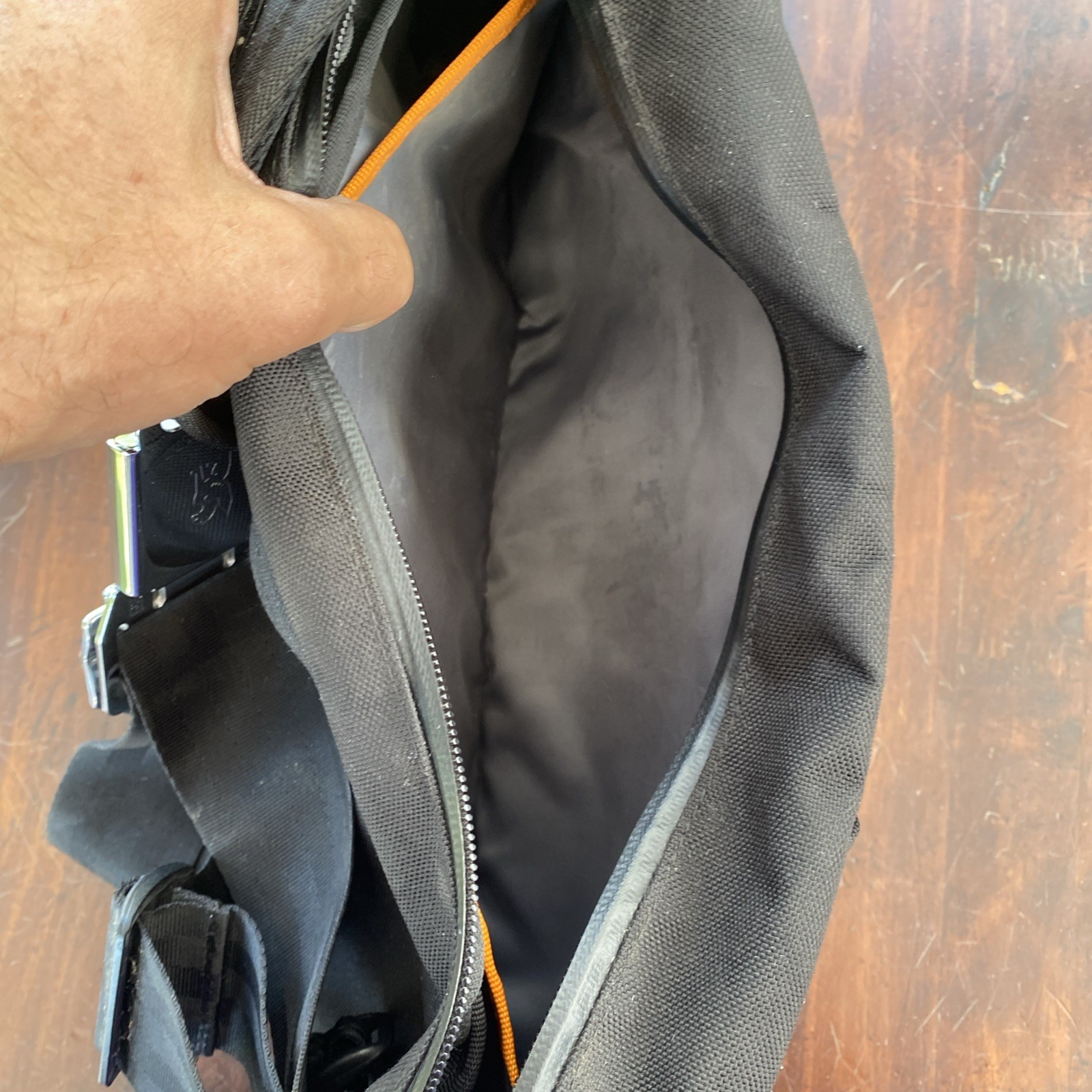 Chrome Crossbody Body bag KADET SLING BLACK TARP 9L Shoulder Strap Preowned