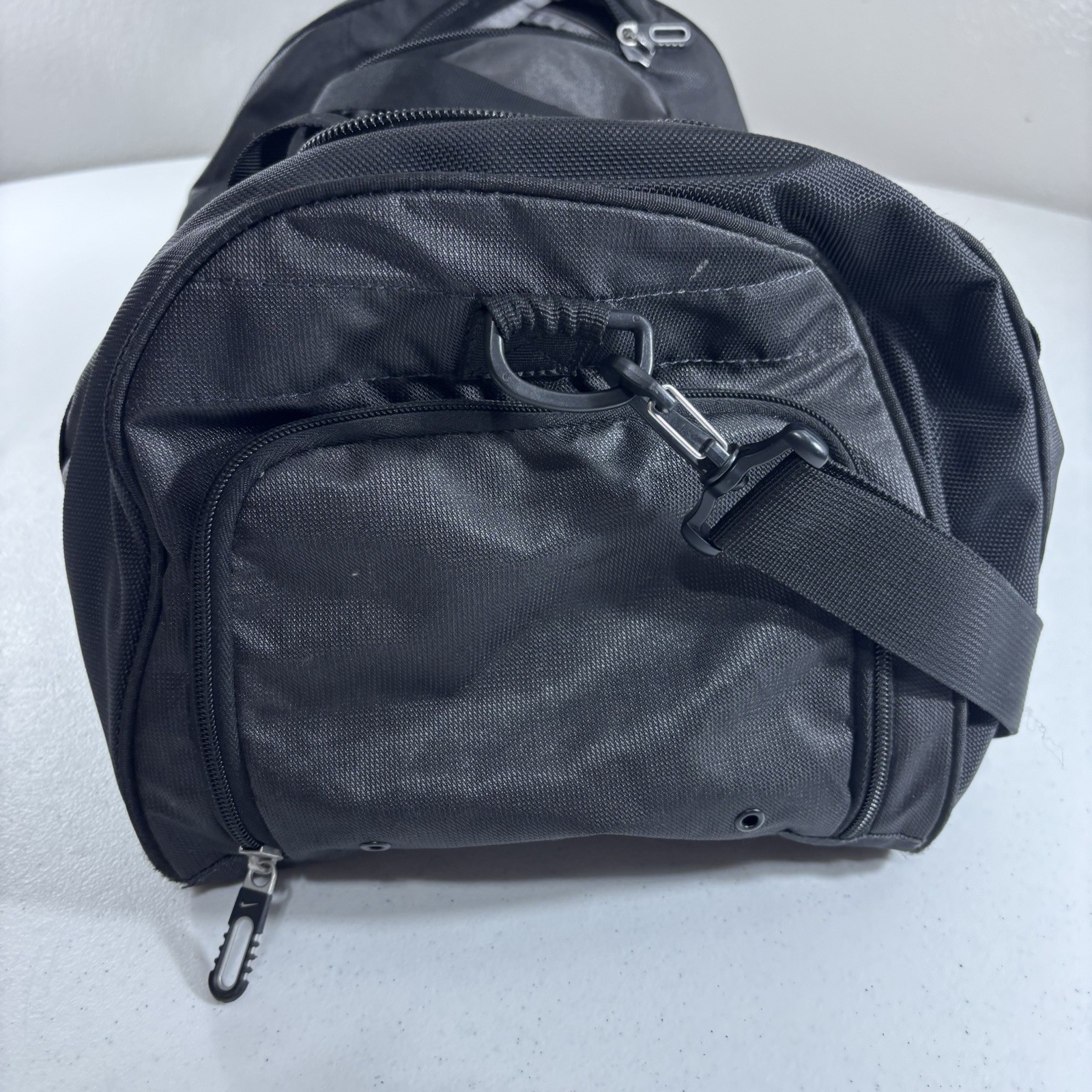Nike Duffle Bag Large Black Shoe Compartment Basketball Travel Company Logo EUC!