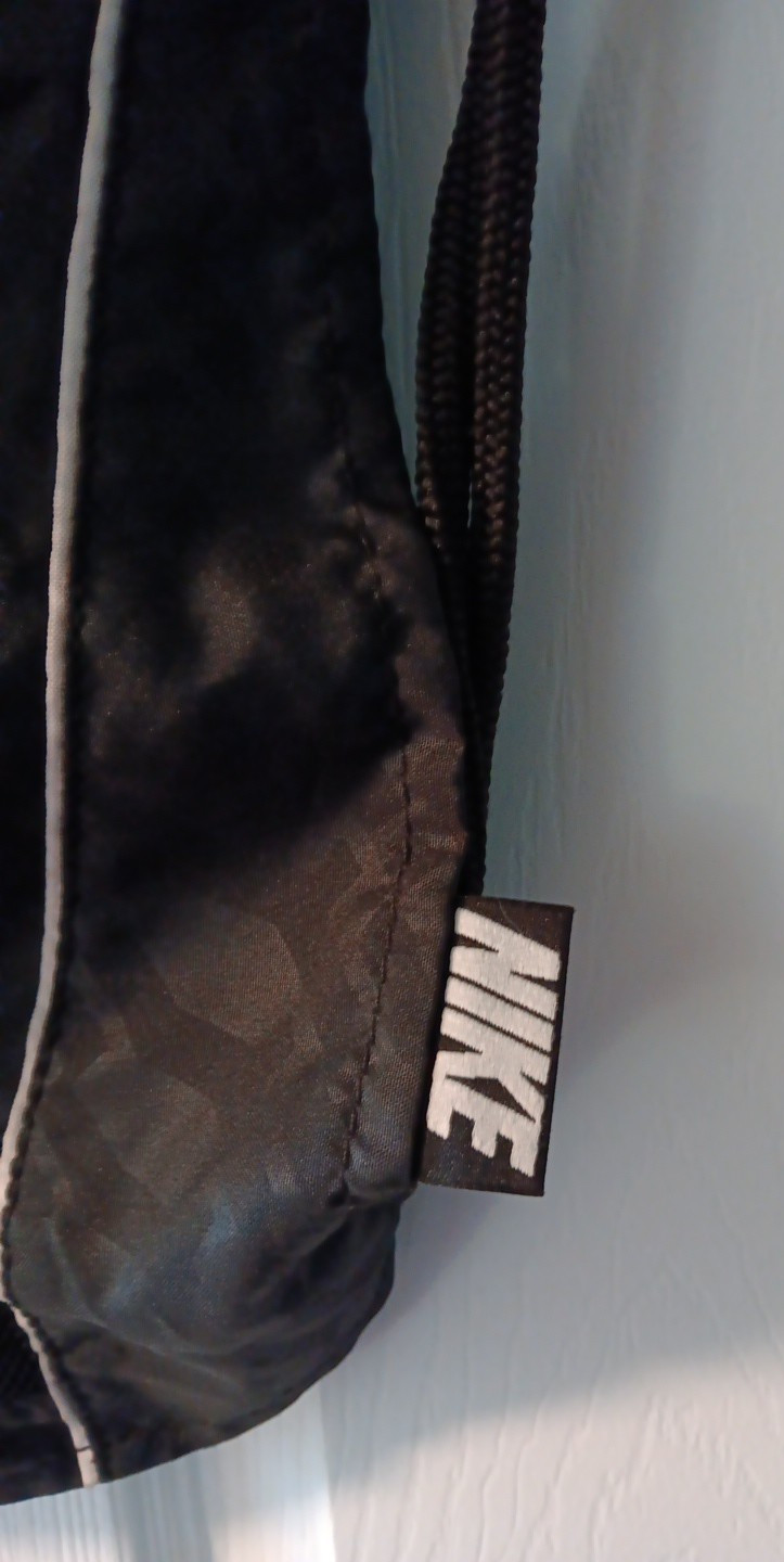 Nike Bag Drawstring Football Black & White Shoe Cleat/Gym Bag 19 x 14 vented