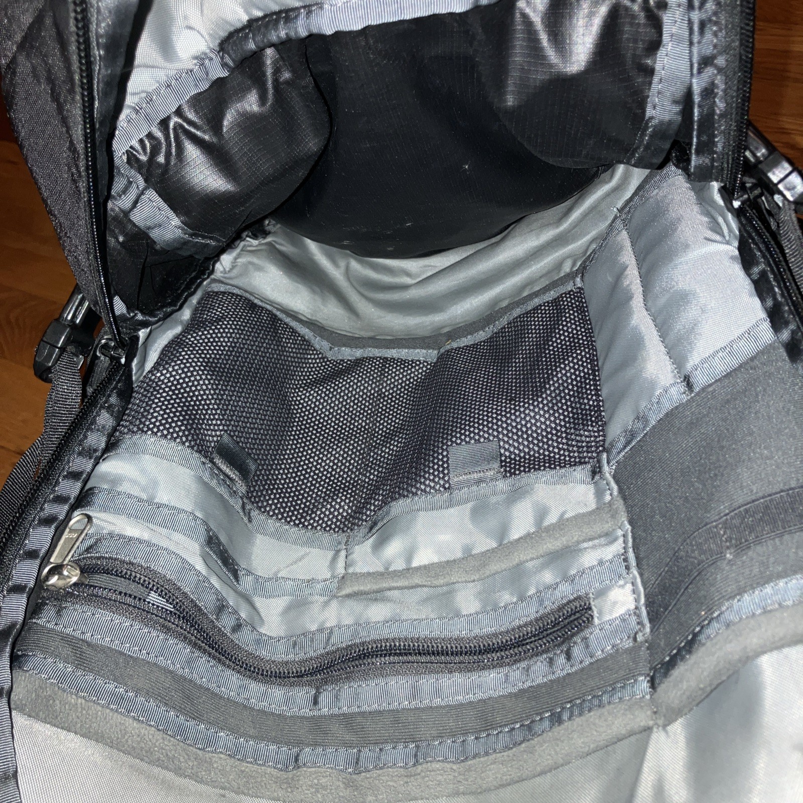 THE NORTH FACE RECON Backpack Black Mesh Pocket Used condition