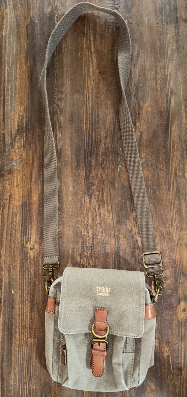 Troop London Classic Canvas Across Body Green Detachable Adjustable Strap