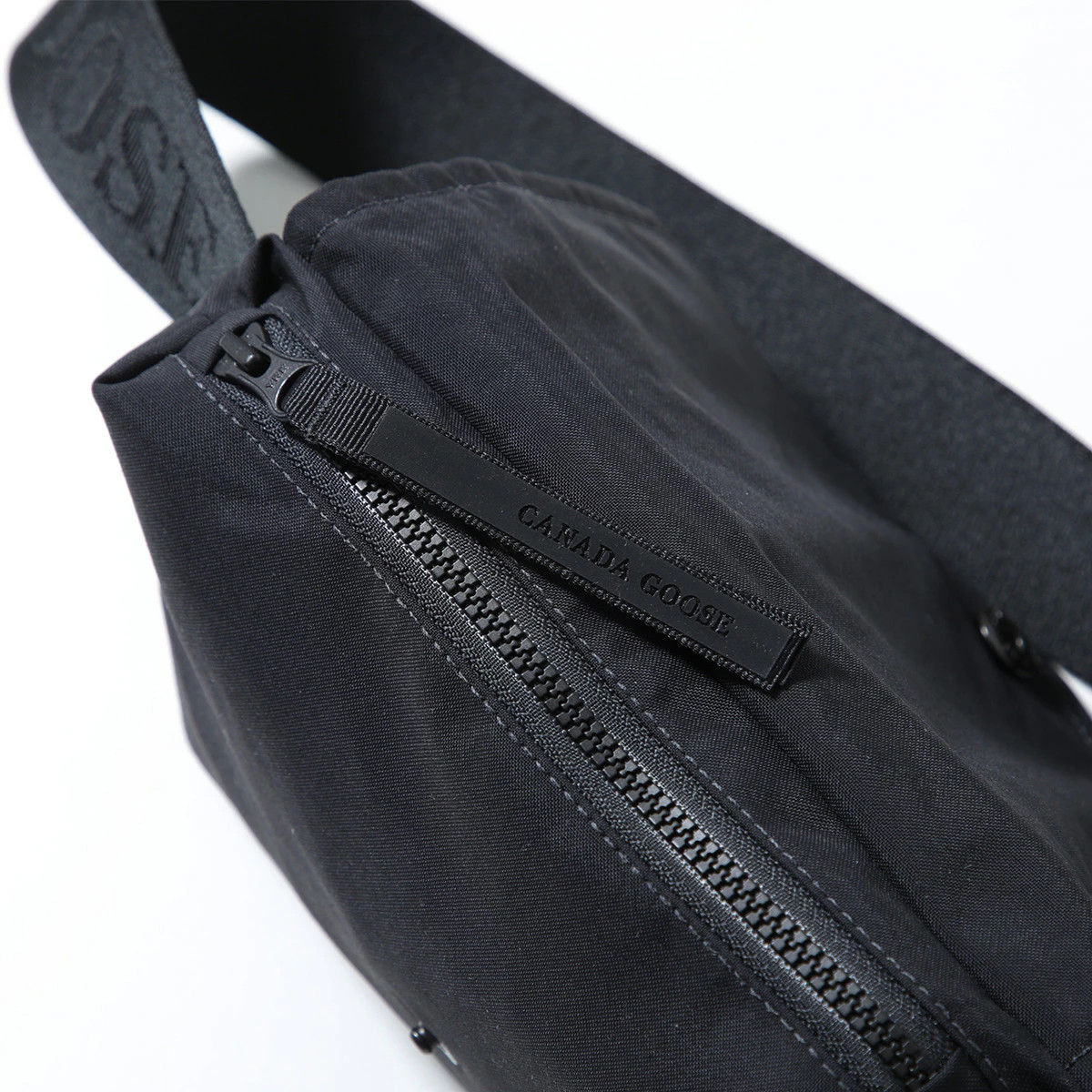 CANADA GOOSE Mini Waistpack Men’s Nylon Belt Bag with Logo Patch 9061Black-Noir
