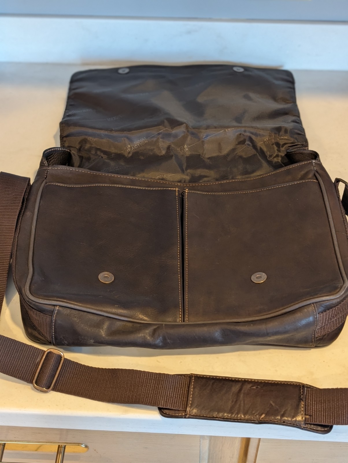Vintage Kenneth Cole Genuine Leather Messenger Bag
