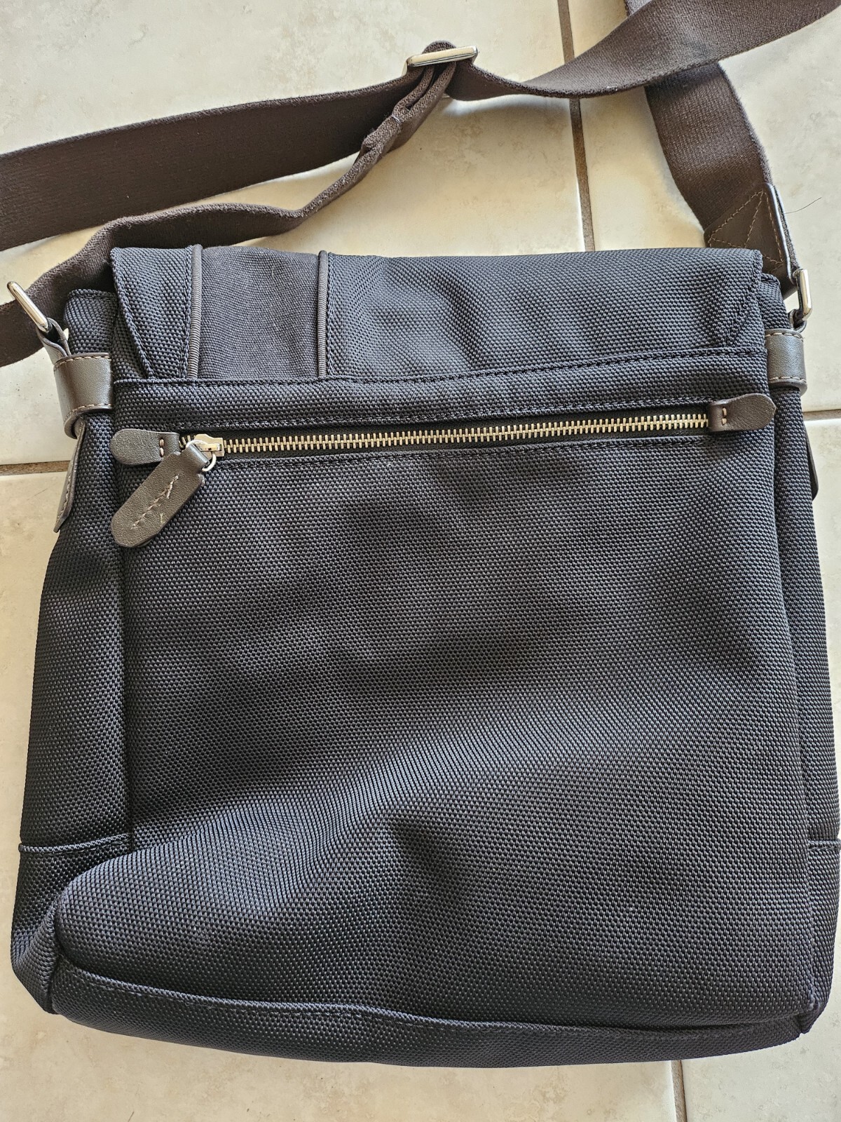 LACOSTE VTG Messenger Laptop Crossbody Bag 10.5x13x3 Inch Nylon Canvas.