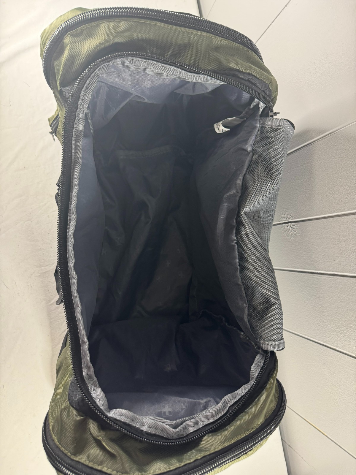 Swiss Tech Urban Trek Green Duffle Bag 28”x15”x12.5”