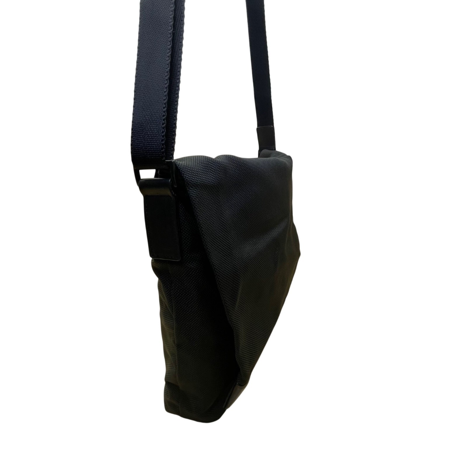 Tumi Men’s Black Fabric Adjustable Strap Durable Lined Interior Messenger Bag