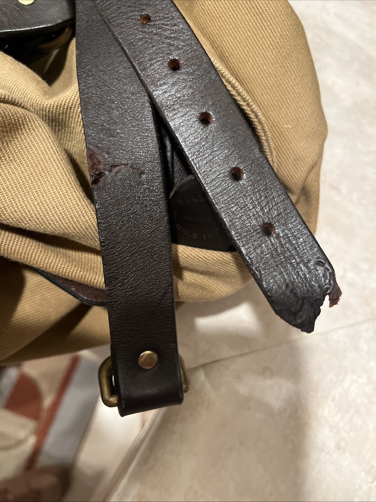🔥Filson USA Rugged Twill Medium Duffle Bag Tan 70222 Bridle Leather Strap -Read