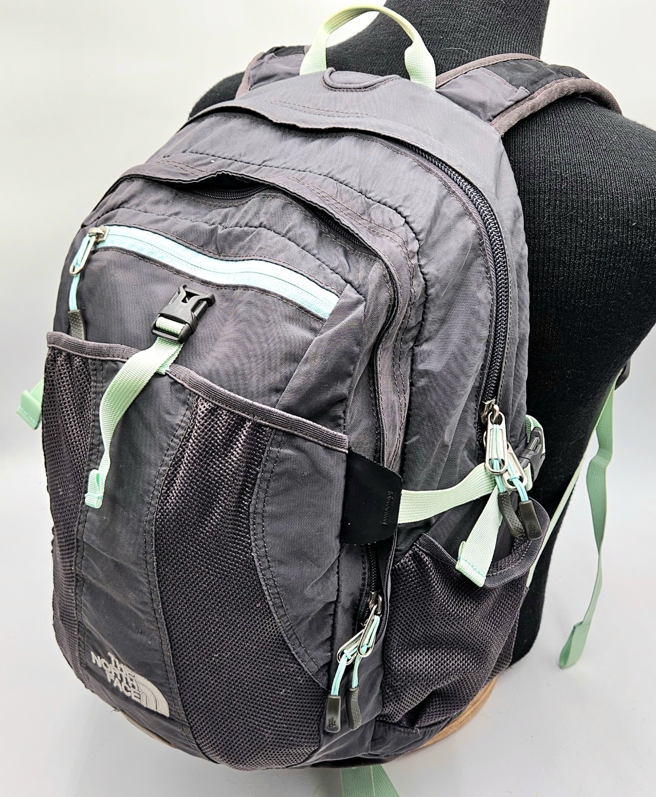 The North Face Backpack/Laptop/Hiking/Travel Bag Recon Black 30 Liter