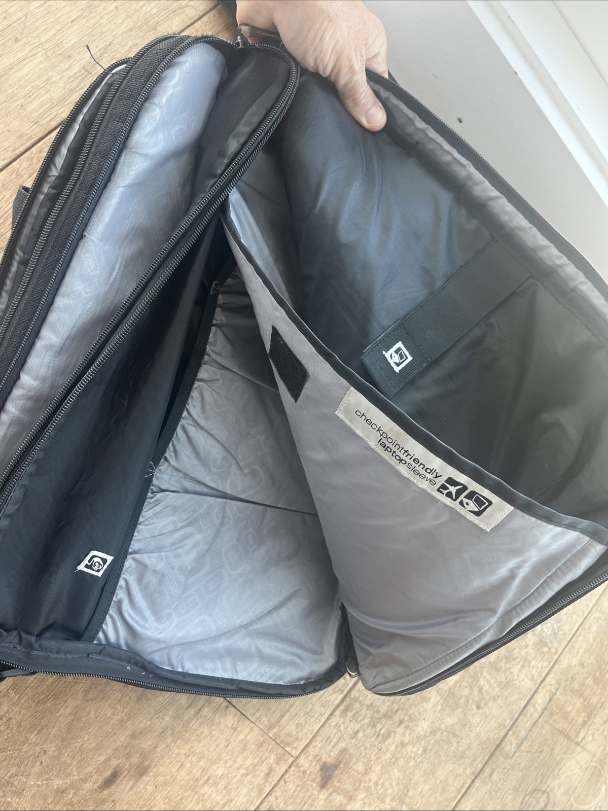 Land Rover Briefcase Soft Case Good Condition Ogio Branded￼