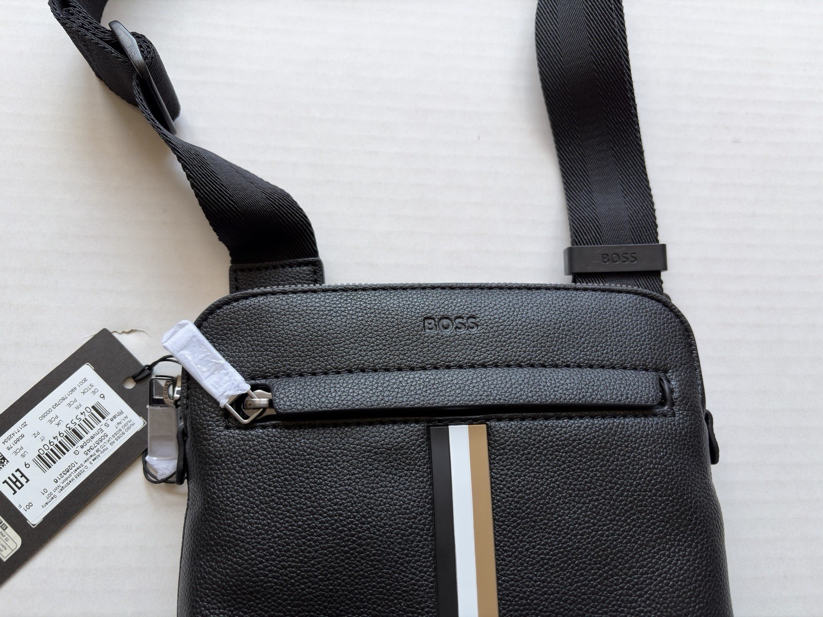 HUGO BOSS RHAE ENVELOPE BAG IN BLACK.