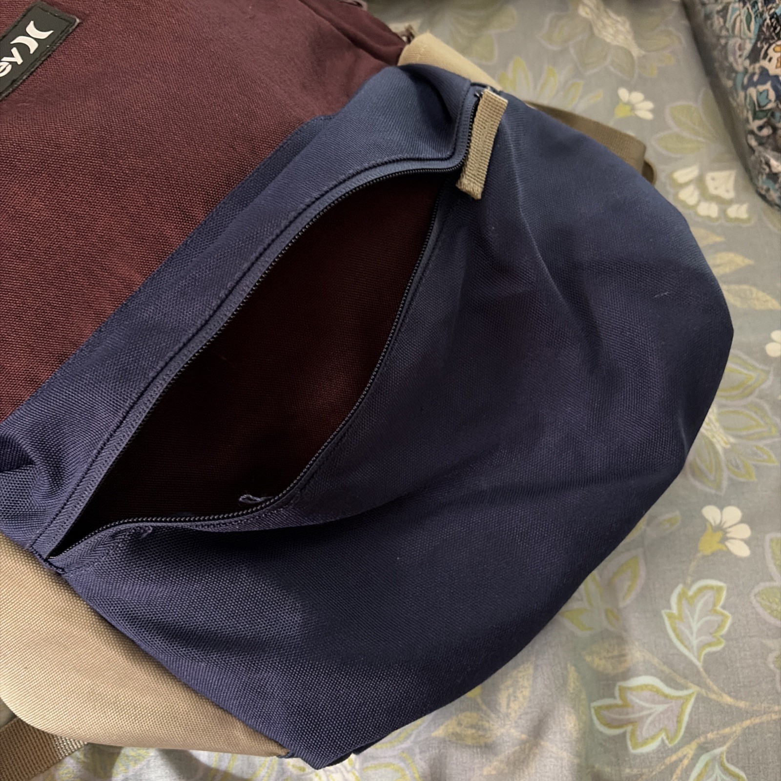 Hurley Backpack Maroon/Navy/Tan Zipper Adjustable Straps XL Capacity R62