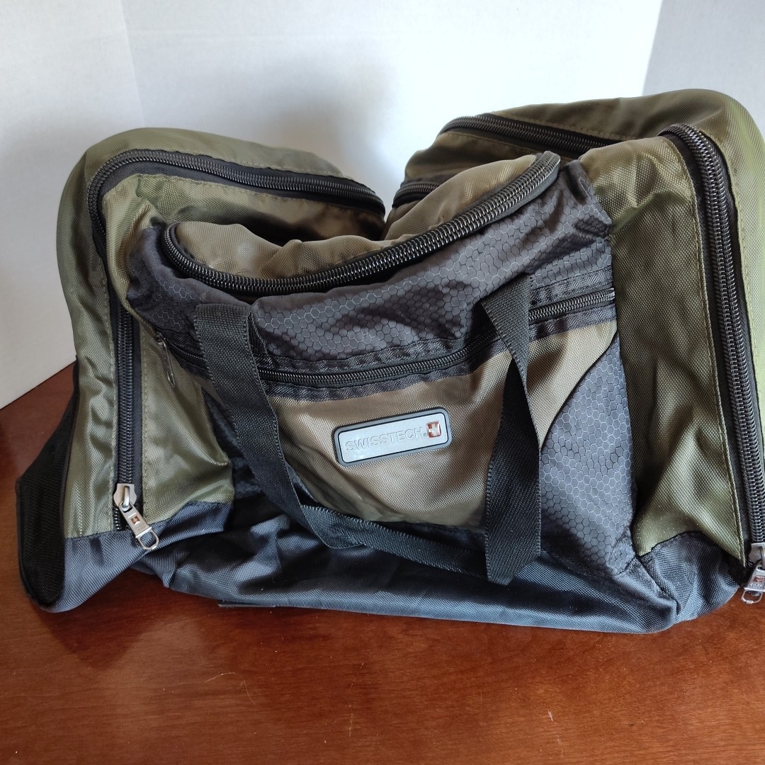 Swiss Tech Urban Trek Green Duffle Bag 28”x15”x12.5”