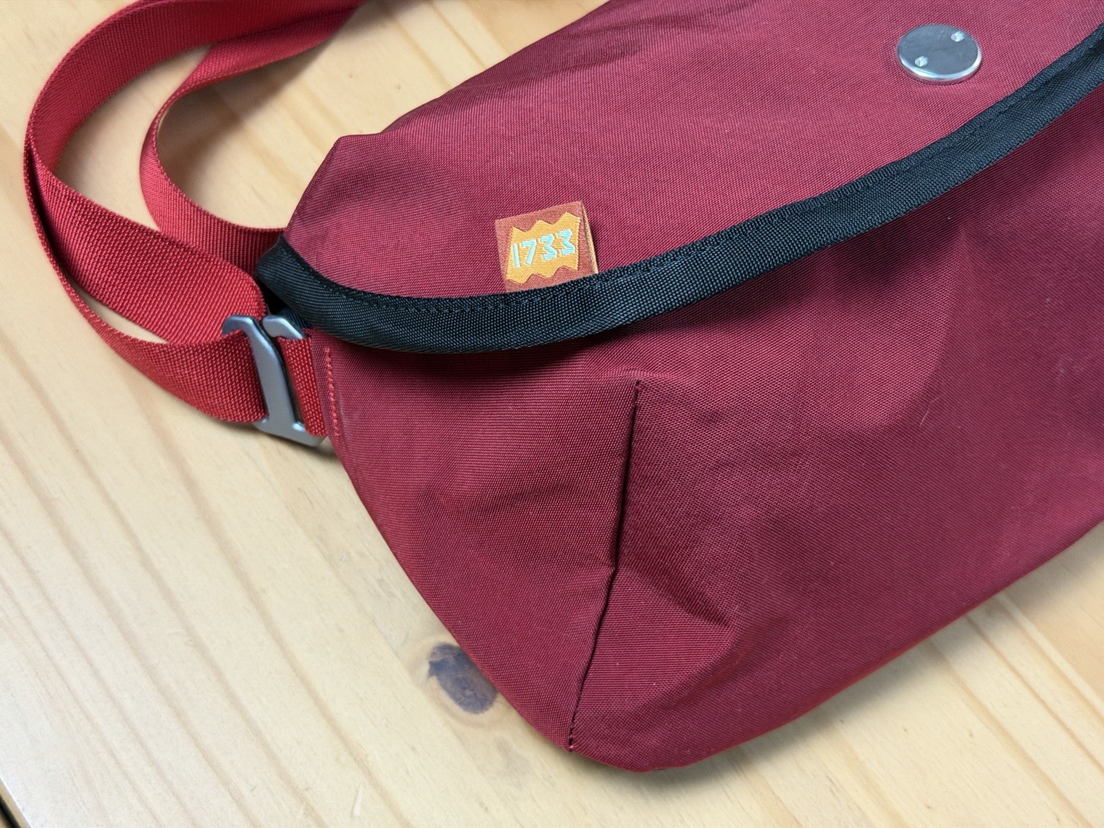 1733 Messenger Crinkle Nylon (Red Konbu, 2.5L)