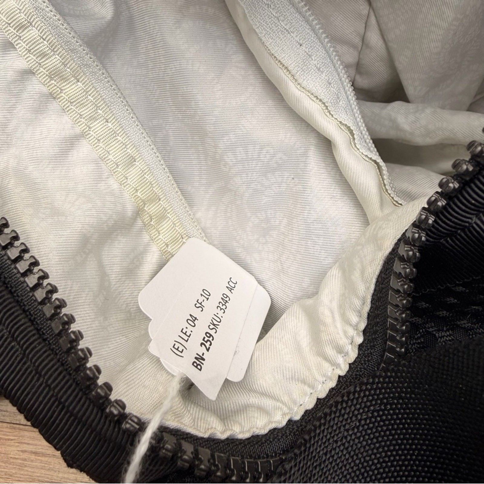 Lululemon Womens Zipper Closure Silver Tone Duffel Shoulder Handbag Black
