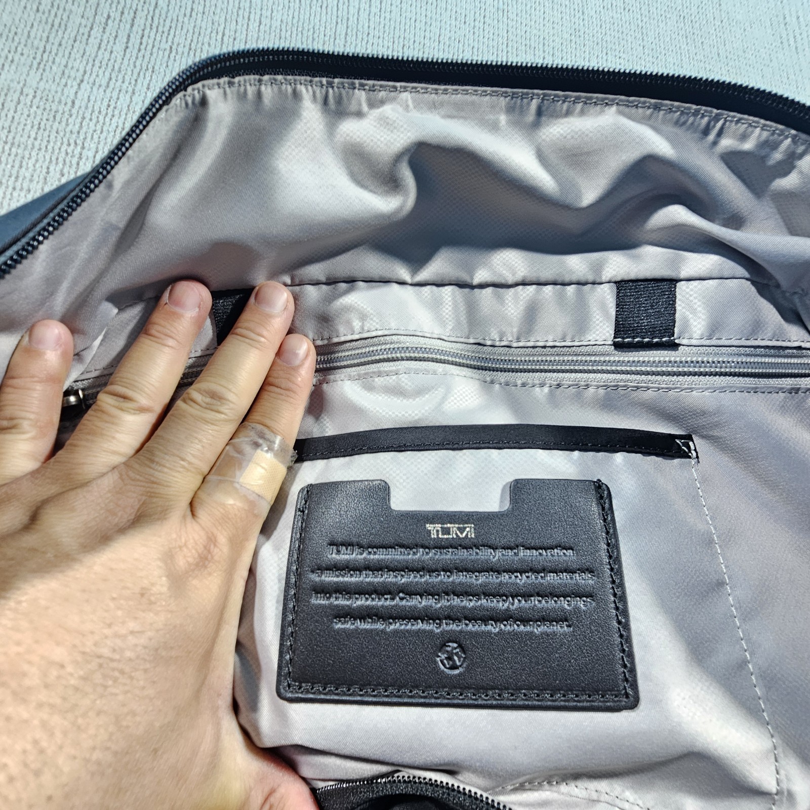 TUMI Voyageur Venice Duffel Bag Authentic with Serial # can be register @TUMI