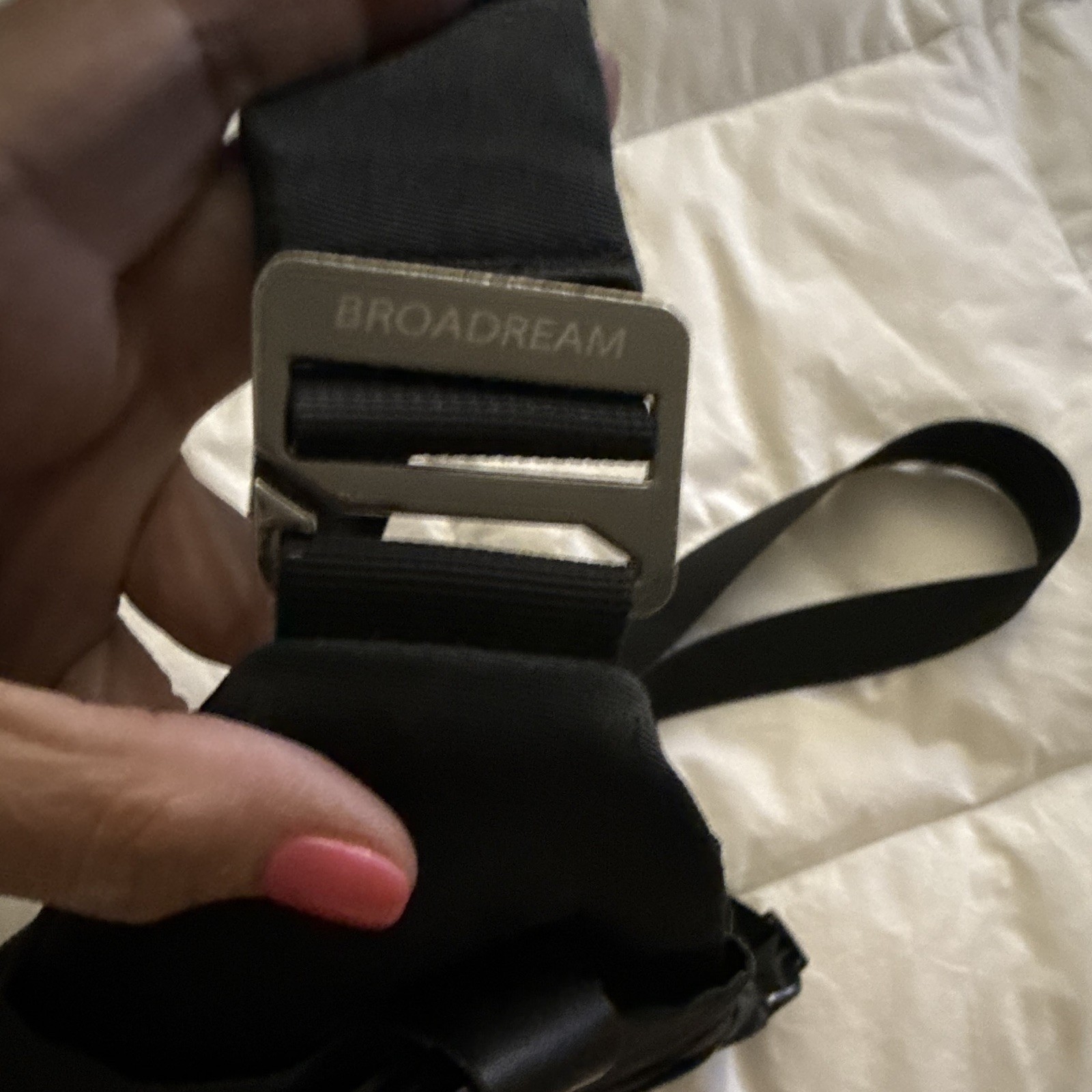 BROADREAM Black Crossbody Sling Bag Zip Buckle Adjustable Strap Inner Pockets