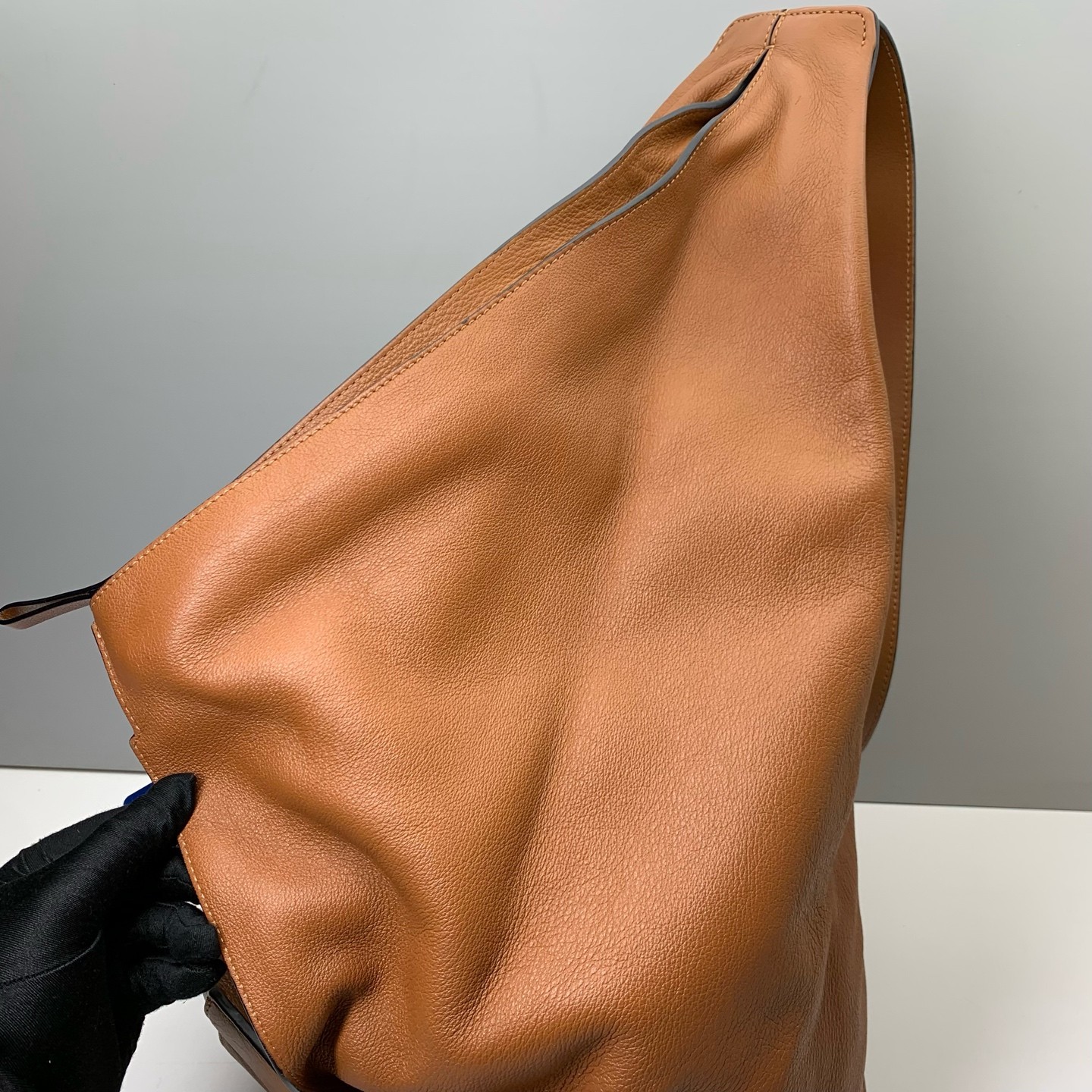 Loewe Pre-Owned Authentic Crossbody Brown Leather 44x28x22cm
