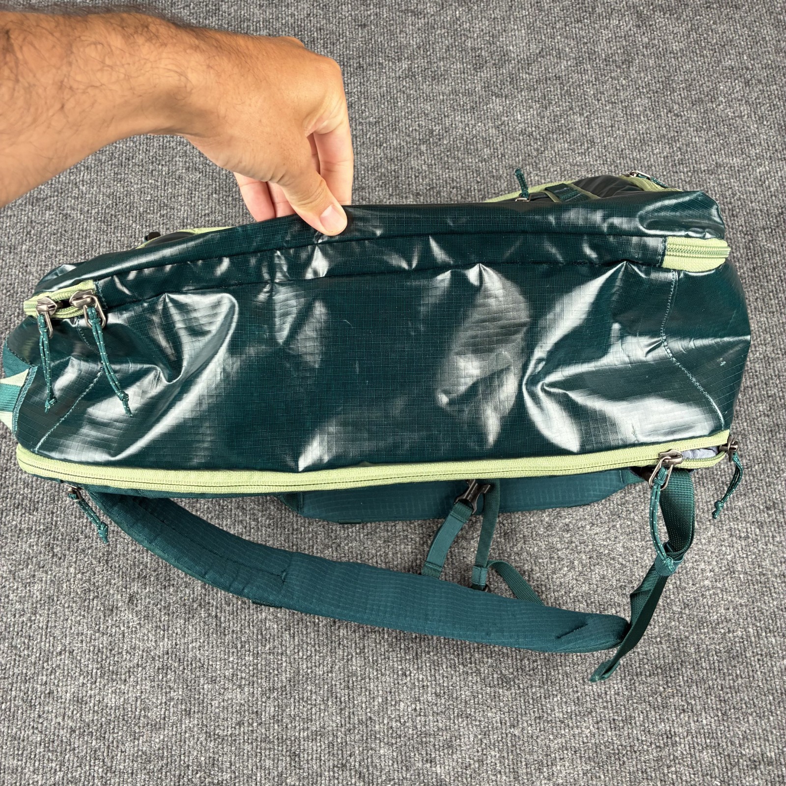 Patagonia Black Hole Mini MLC 26L Green Discontinued Backpack Luggage Shiny