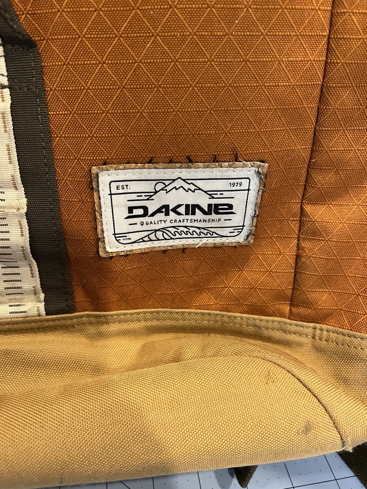 Dakine Top Side Loader Rucksack 26L Laptop Backpack USED Khaki Tan Floral