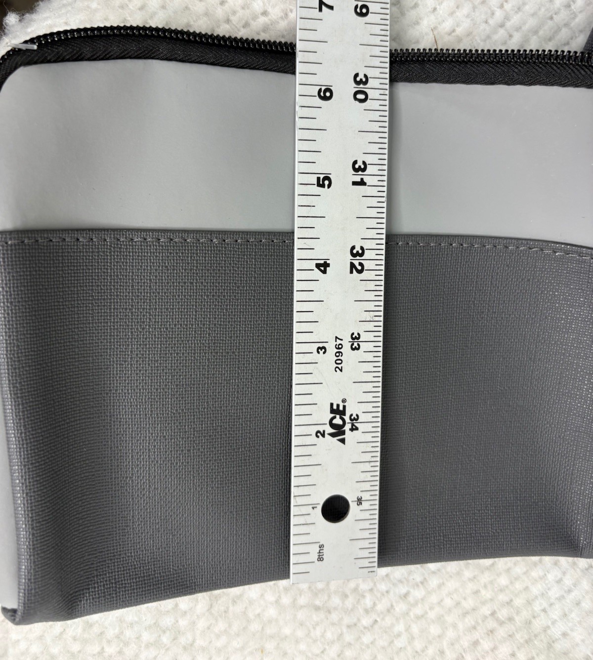 NWT TUMI delta Toiletry bag Grey Vinyl with Metal Logo and Zipper Medium Pouch