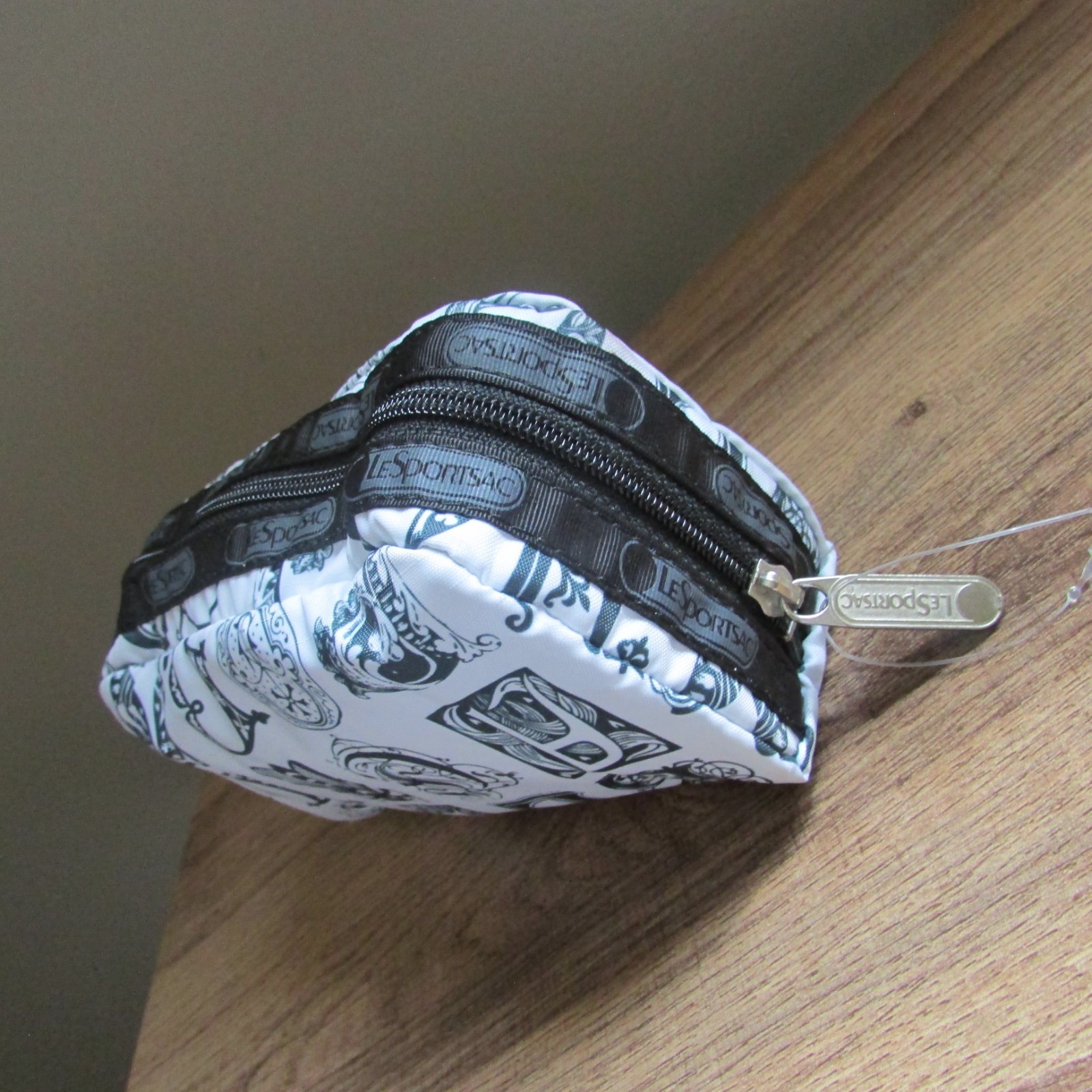 Vintage LeSportsac Zip Pouch white Black Travel Bag Cosmetic Case 6.5”x4x2-nwot
