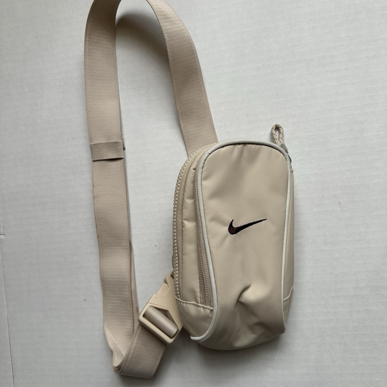 Nike Sportswear Essentials Crossbody Bag 1L Light Bone Brown