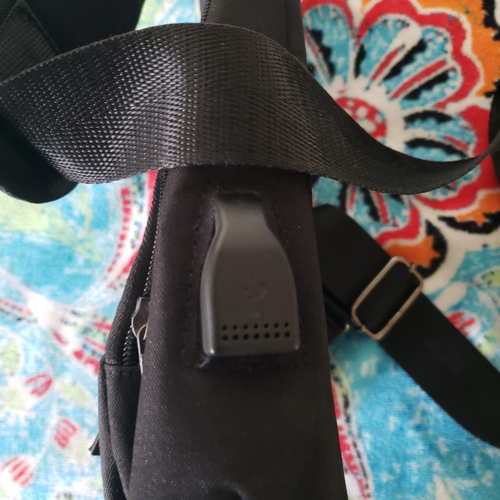 Sling Bag Chest Shoulder Backpack Crossbody Bag USB Port Casual Black Dxyizu