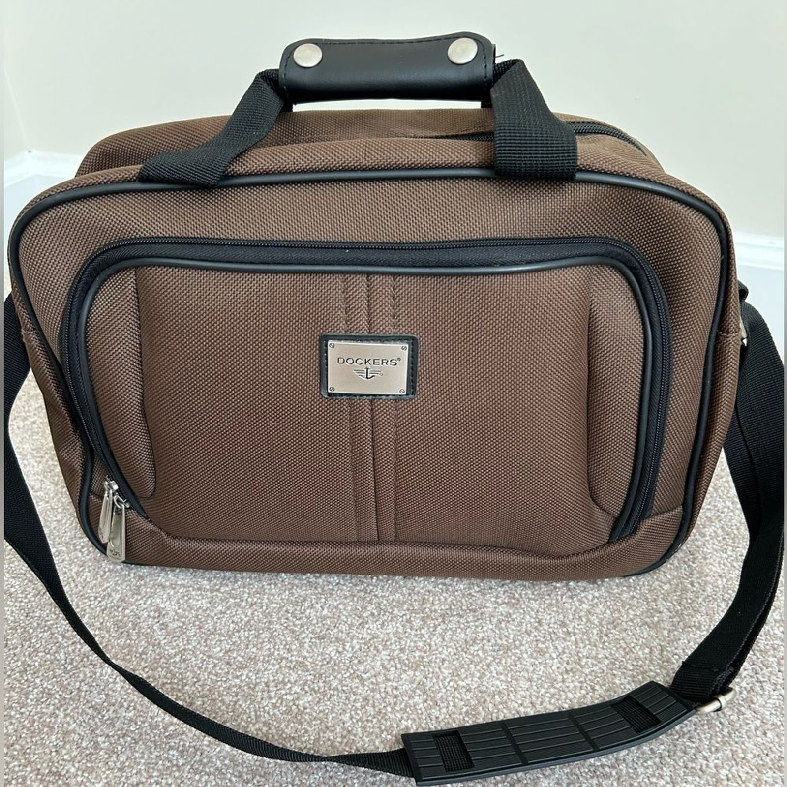 DOCKERS Carry On Travel Duffel Bag – Removable Shoulder Strap – Men’s
