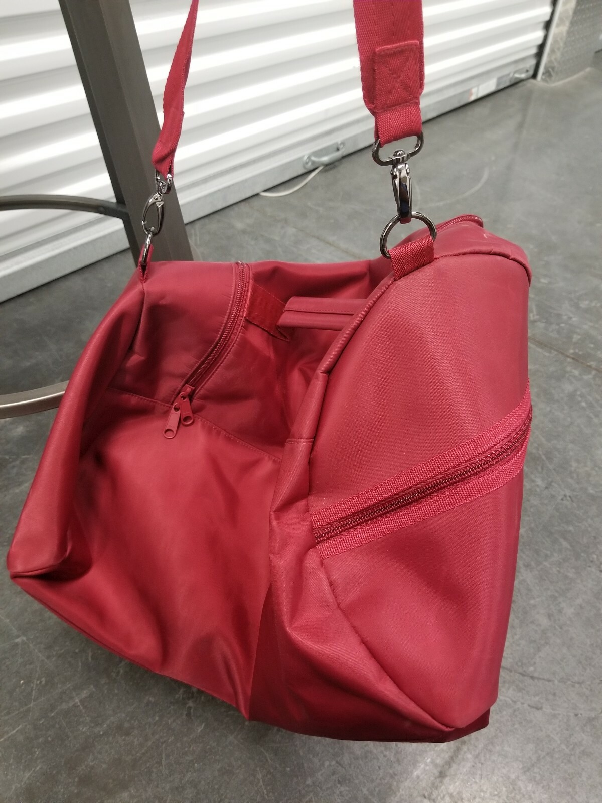 New DKNY sport bag..beautiful fabric and color..unique style.