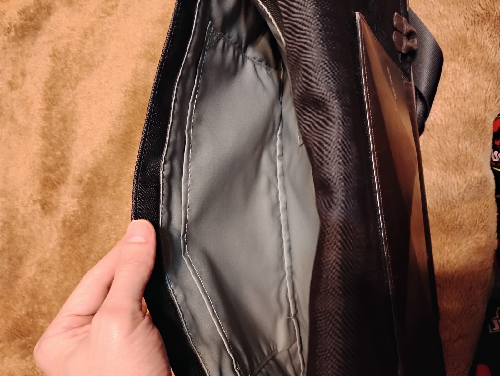 Tumi Dror Messanger Bag Magnetic Flaps Leather Accents