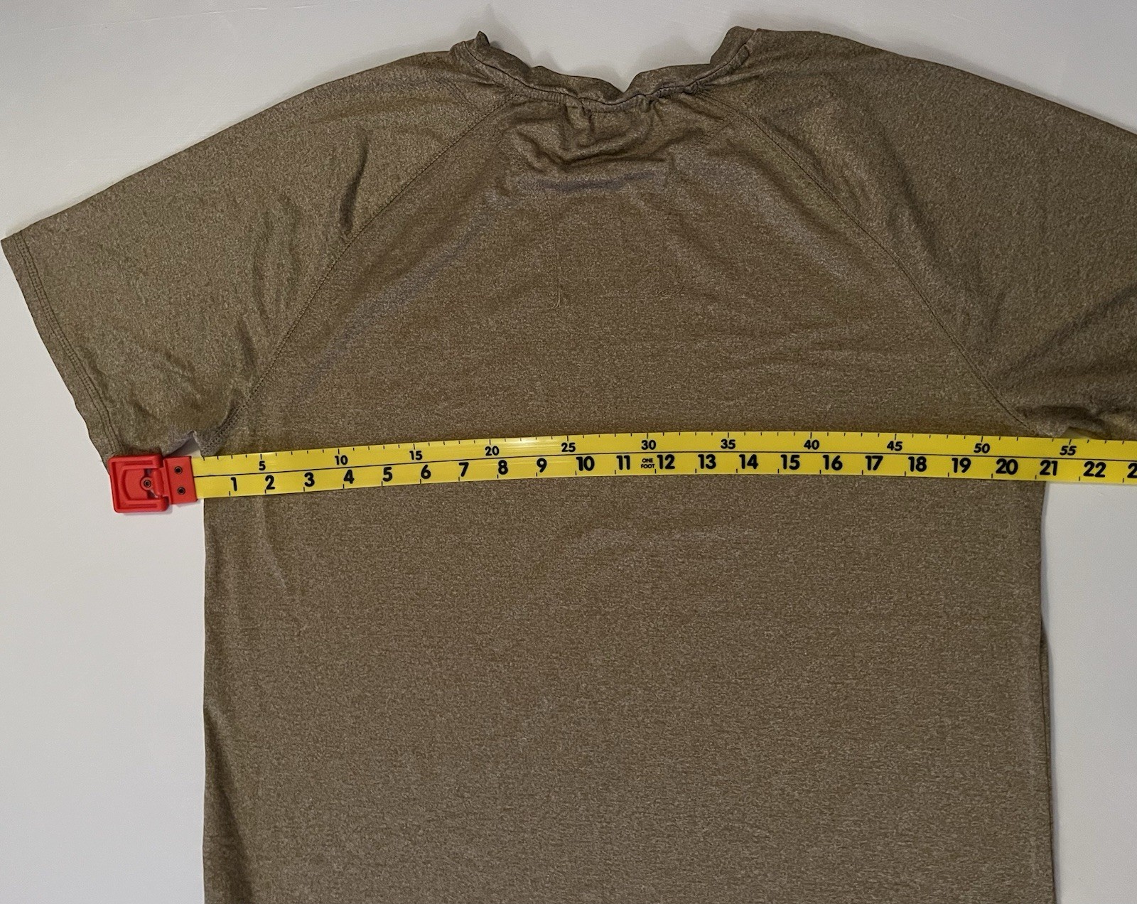 Men’s M Olive Green Heather Athletic T-Shirt Short Sleeve 95% Recycled Polyester