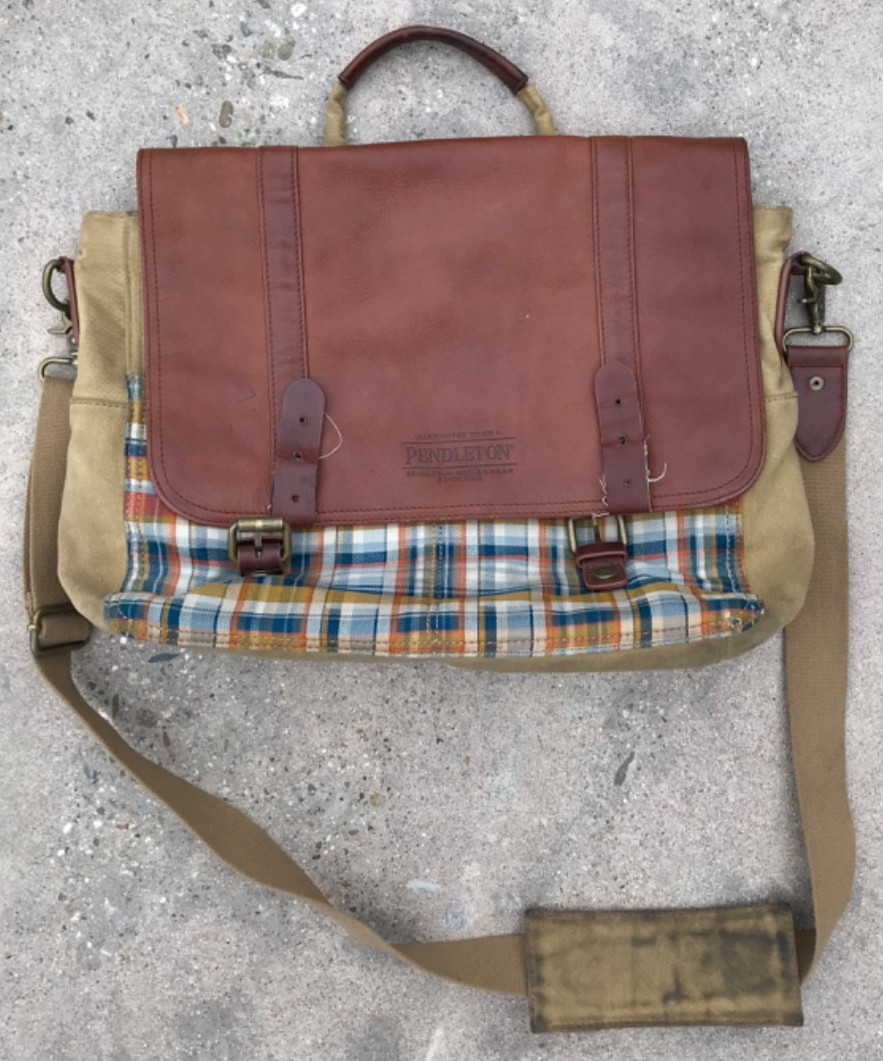 Pendleton men’s Modern Messenger Bag aprox 10″x16″ Retro Style 5″ Depth Soiled