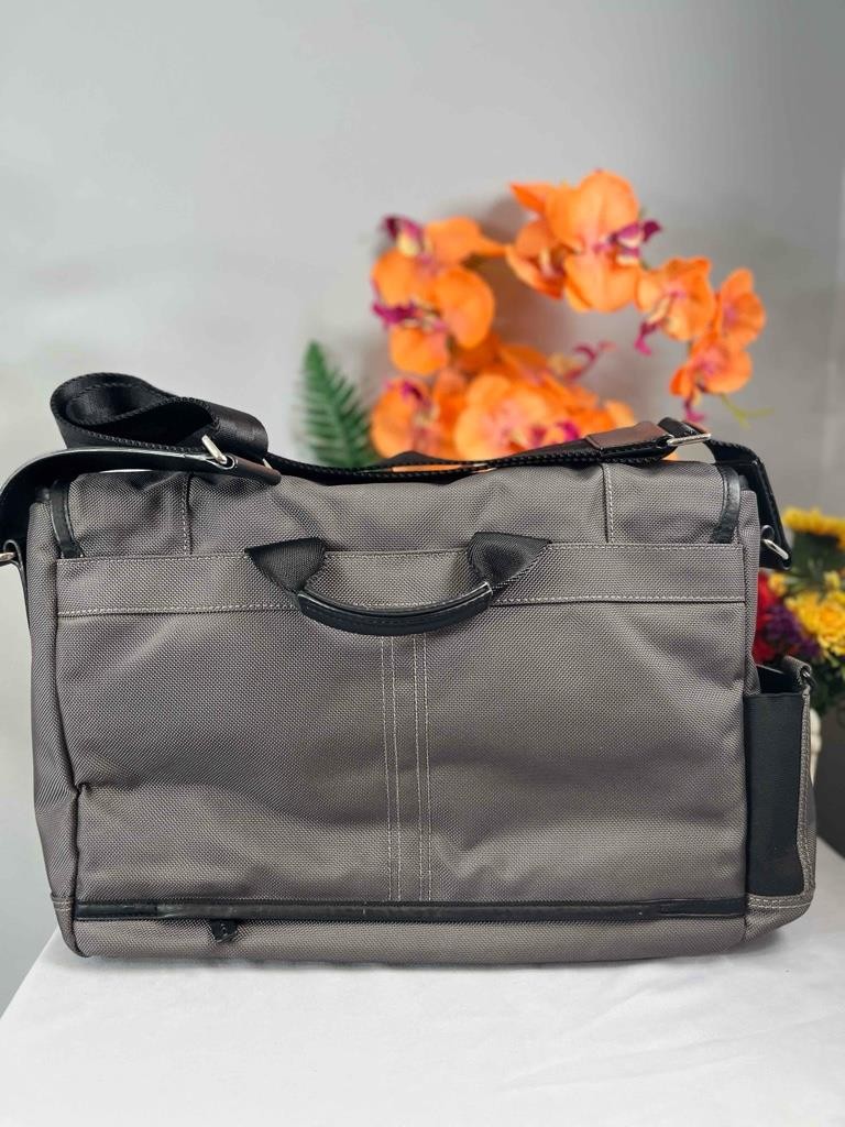 THE DAVEK New York High-impact Ballistic Nylon Carryall Messenger Bag in Grey