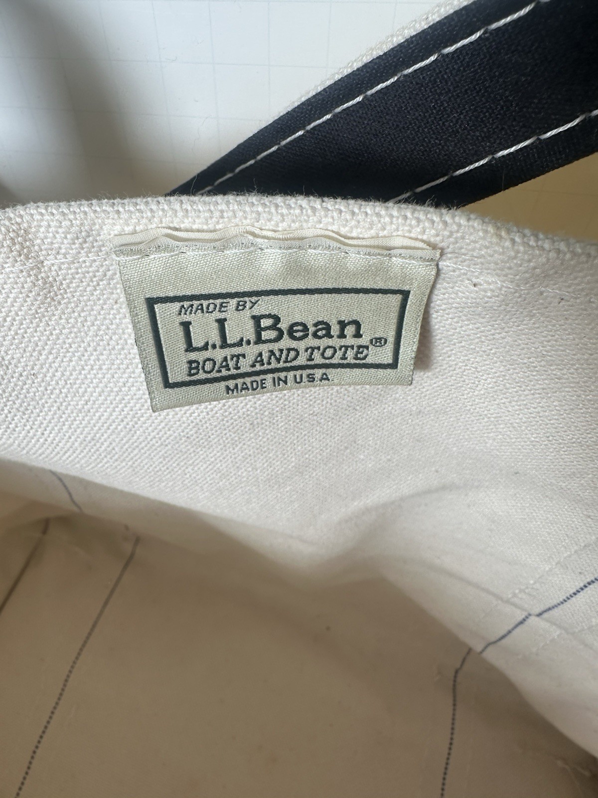 LL Bean Canvas Boat and Tote Medium Shoulder Bag USA Embroidered Beaver Creek
