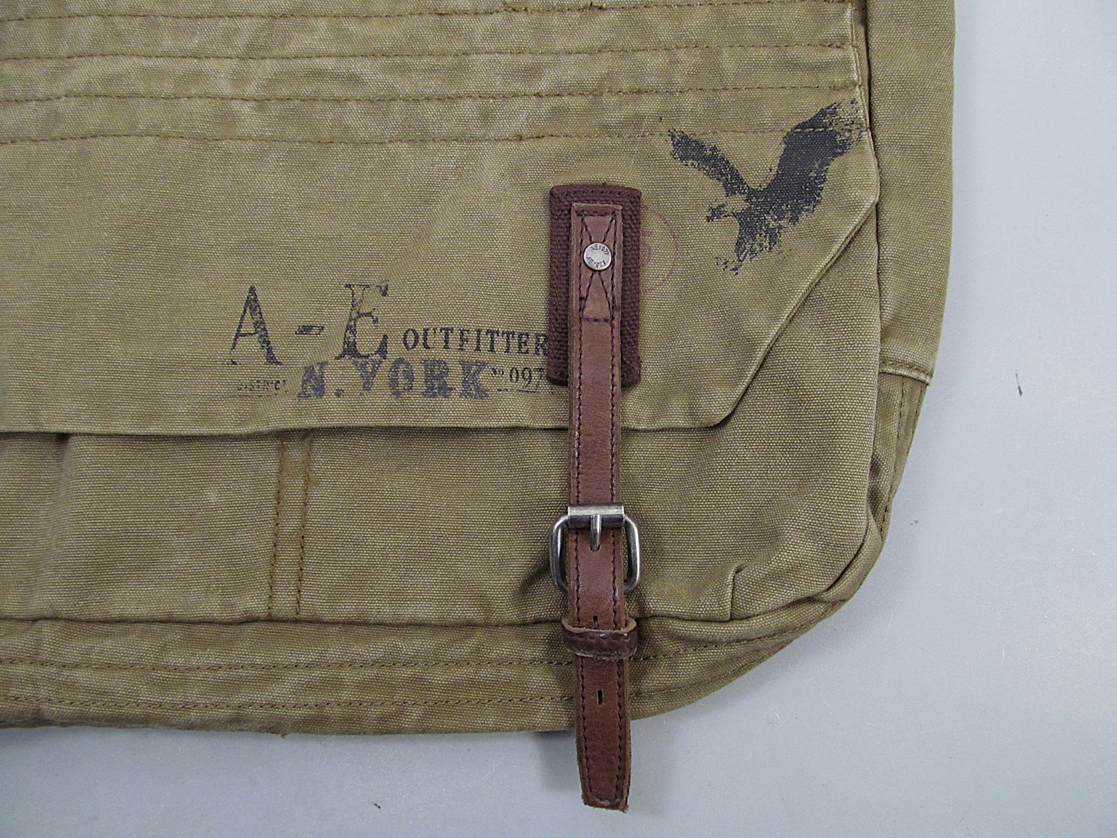 American Eagle Outfitters Y2K Canvas Messenger Bag Army Khaki Vintage Utility