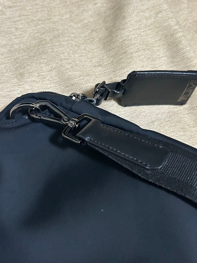 TUMI Harrison Men’s Large Sling Bag Black 24cm x 32cm Leather Crossbody