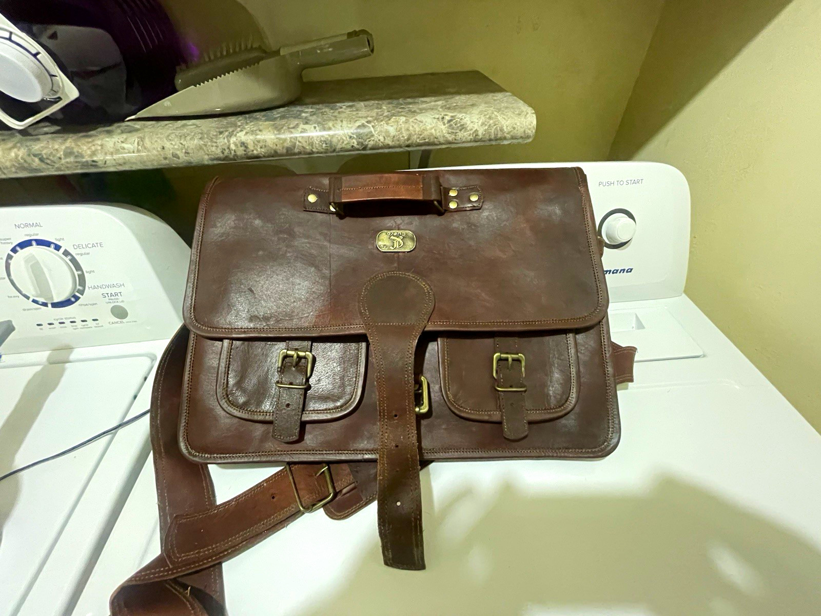 Cuero Brown Large Men’s Messenger Bag Buckle/Zip, Adjustable Cross-Body, Pockets